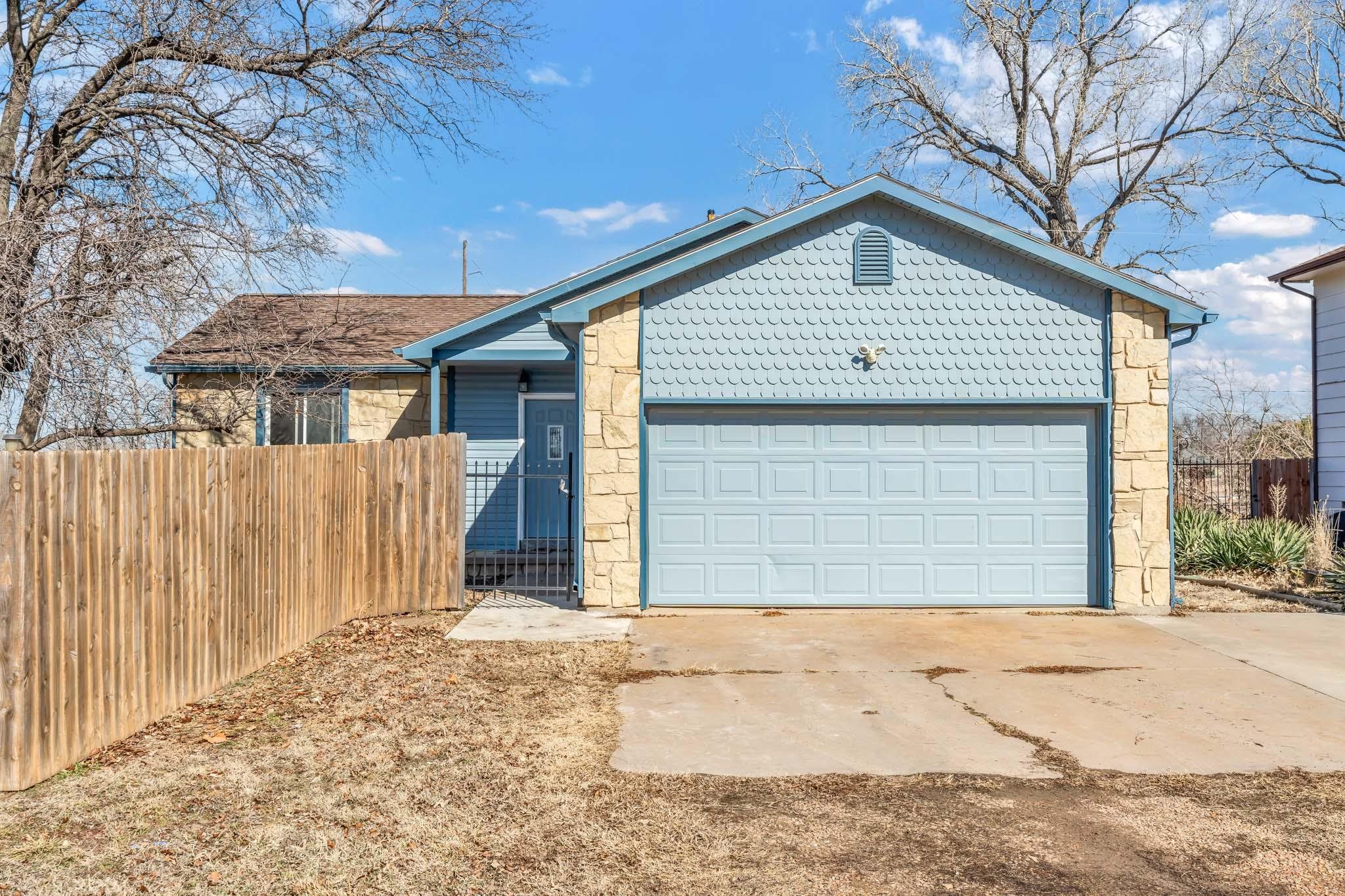 3204 E Navajo Lane Property Photo
