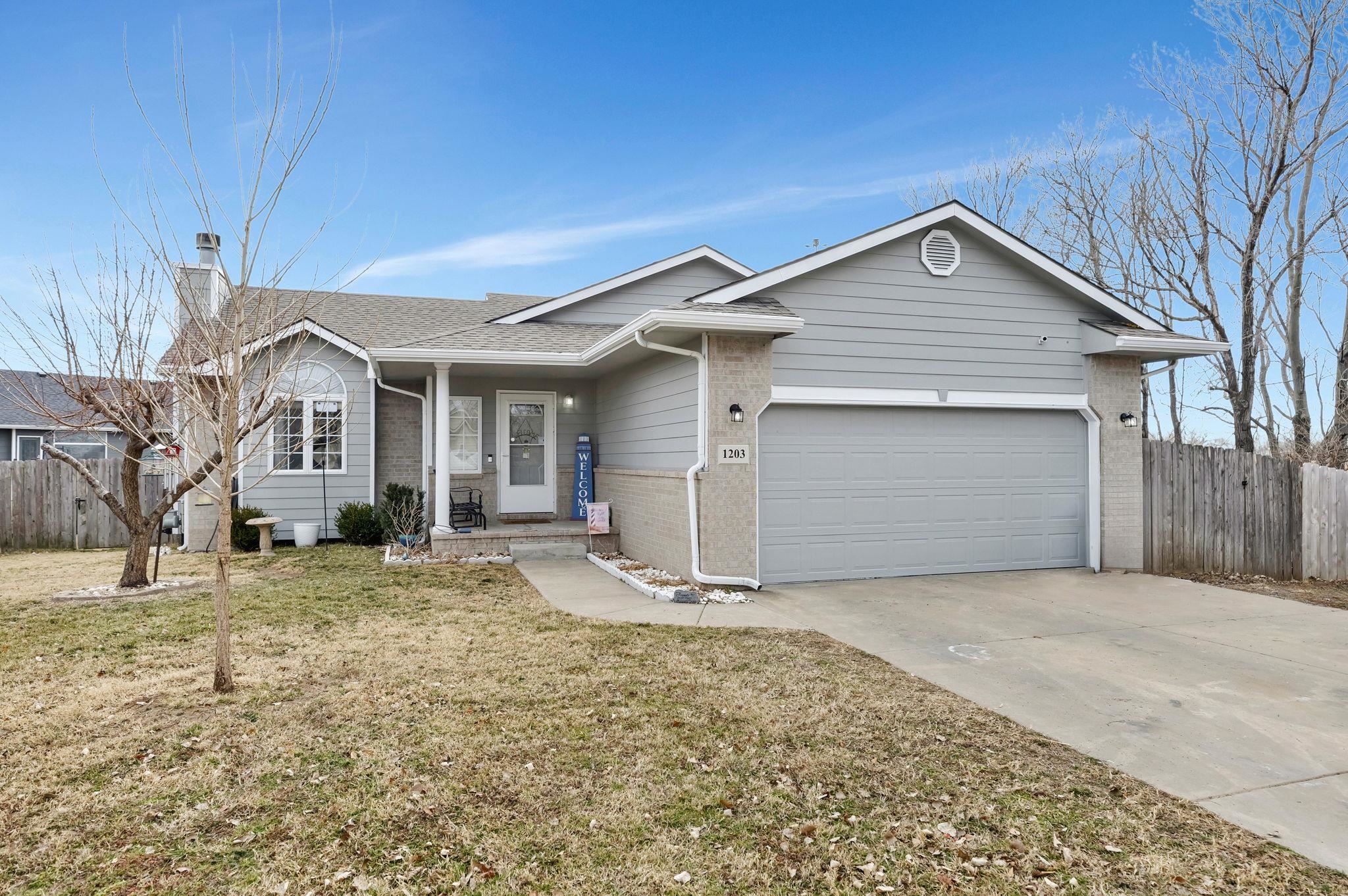 1203 E Mona Cir Property Photo
