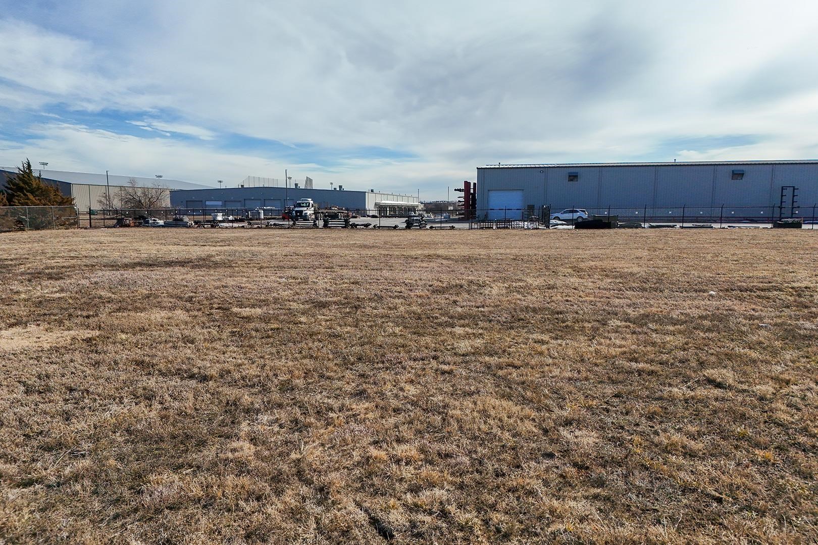 1.93 Acres E 26th Circle N Property Photo 21