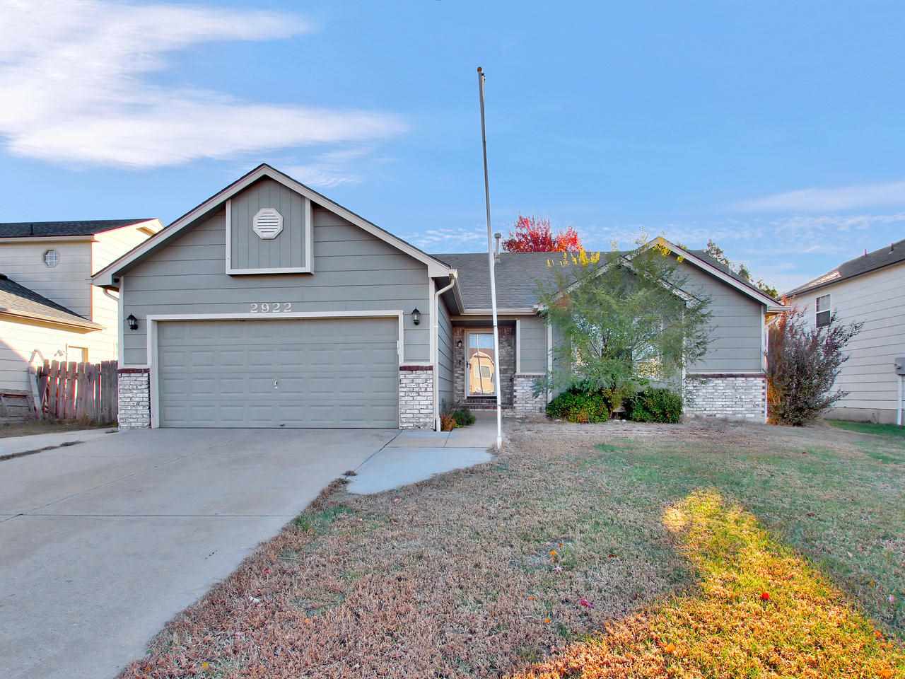 2922 S West Parkway Property Photo 1