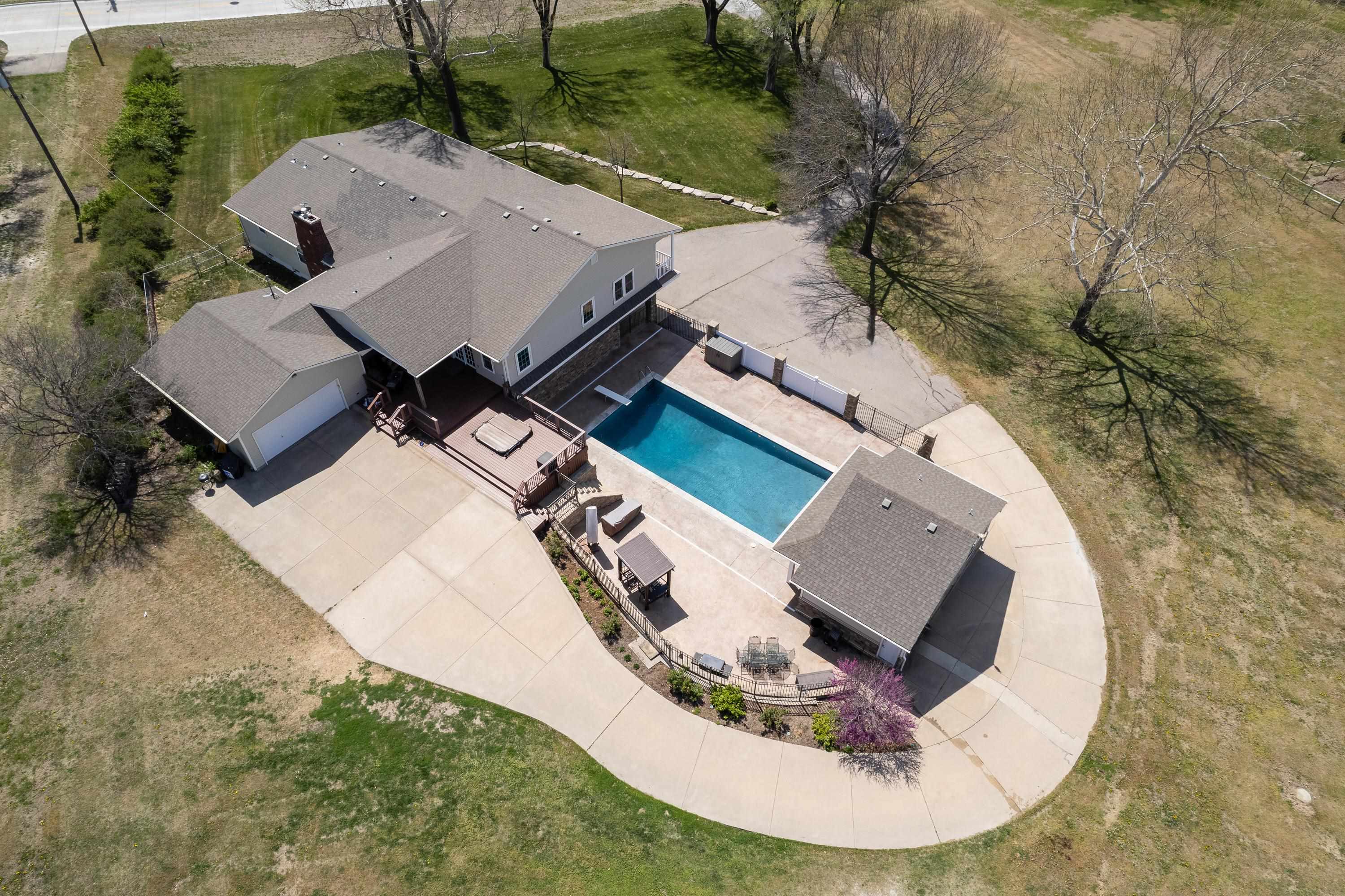 2016 E Ford St Property Photo
