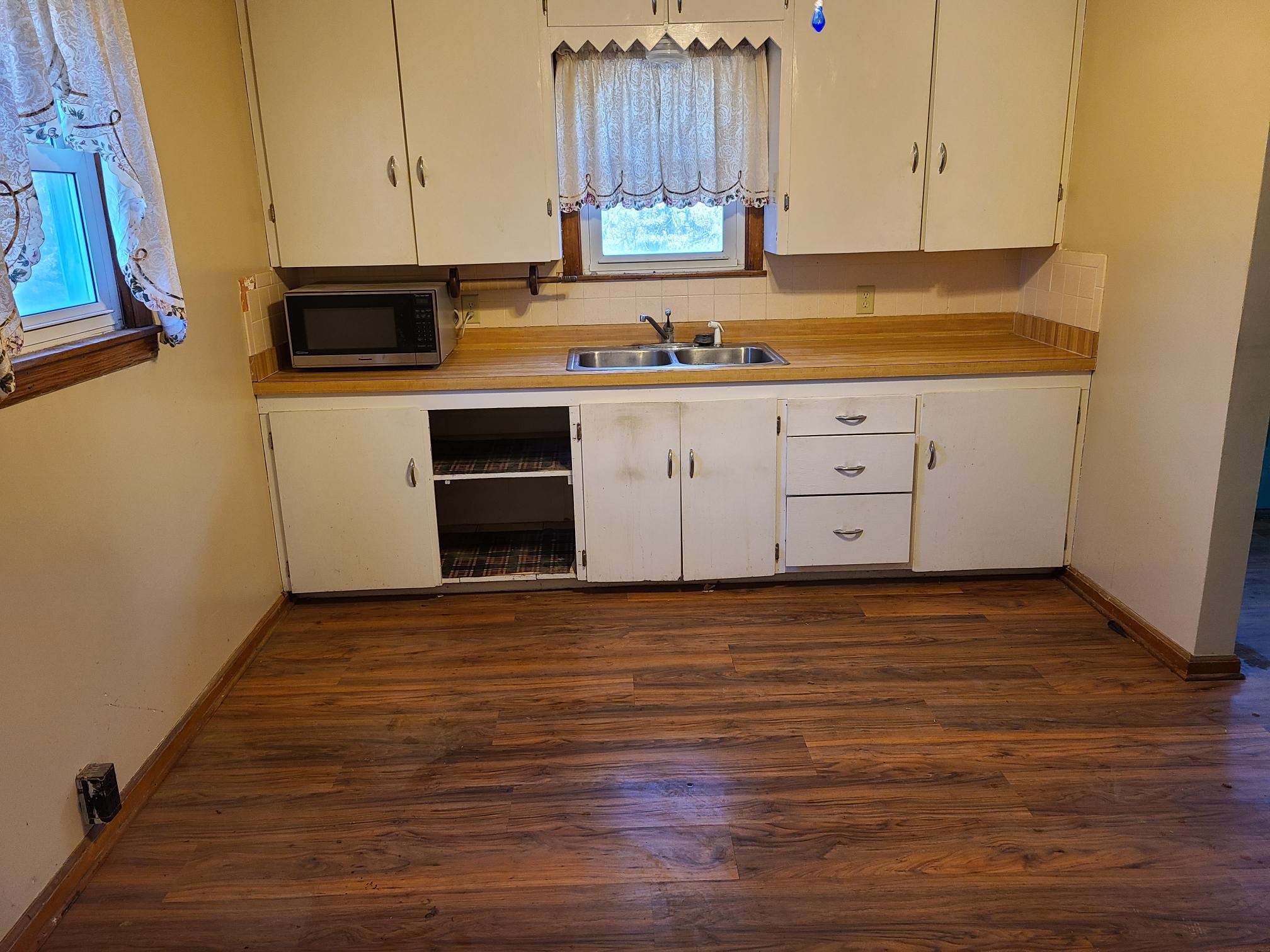 422 W Main St Property Photo 5