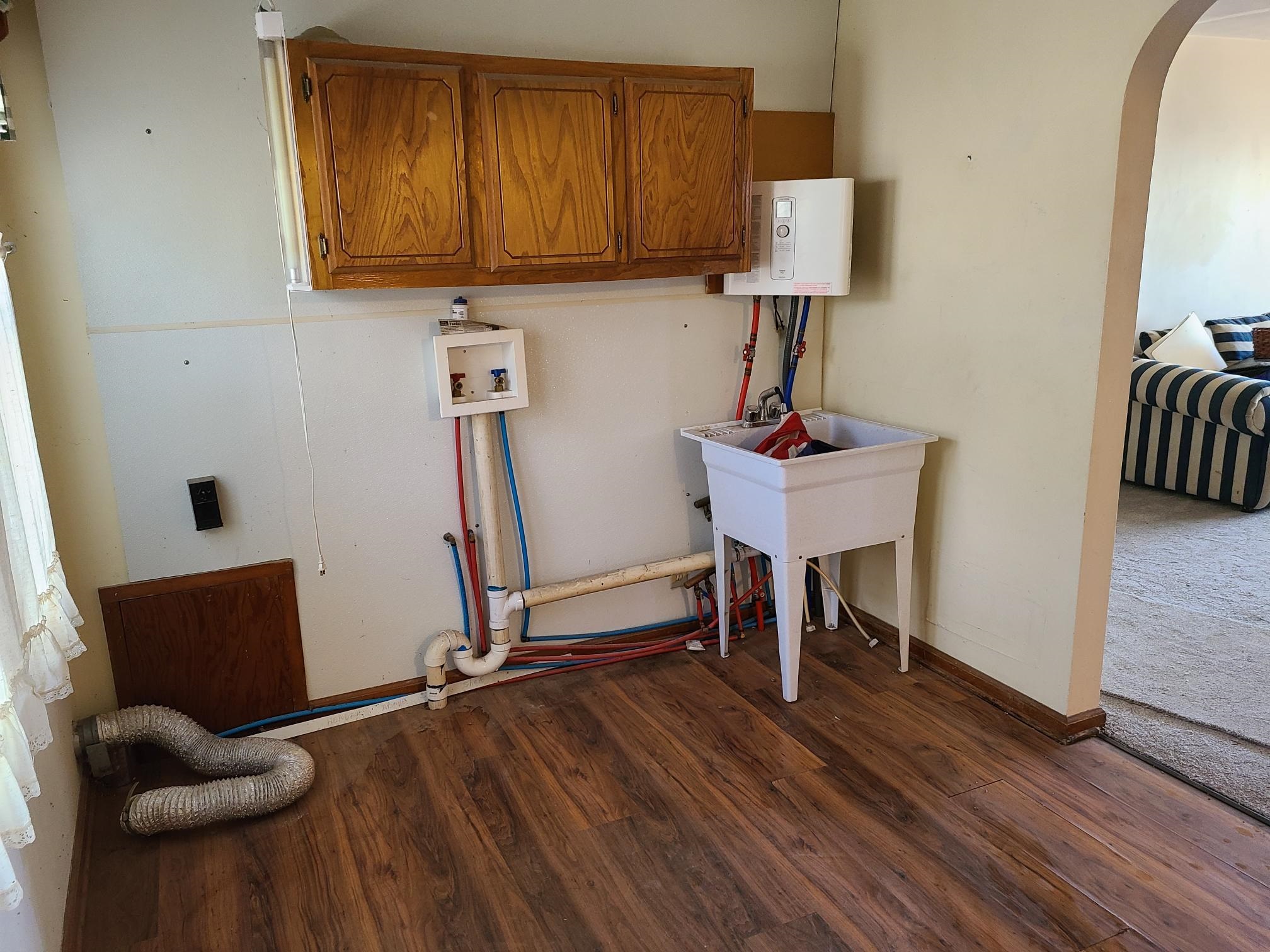 422 W Main St Property Photo 6