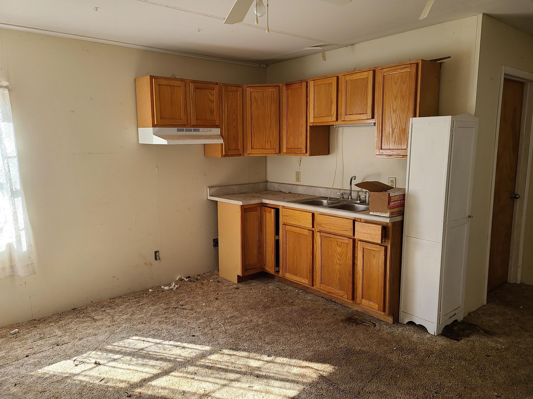 422 W Main St Property Photo 8