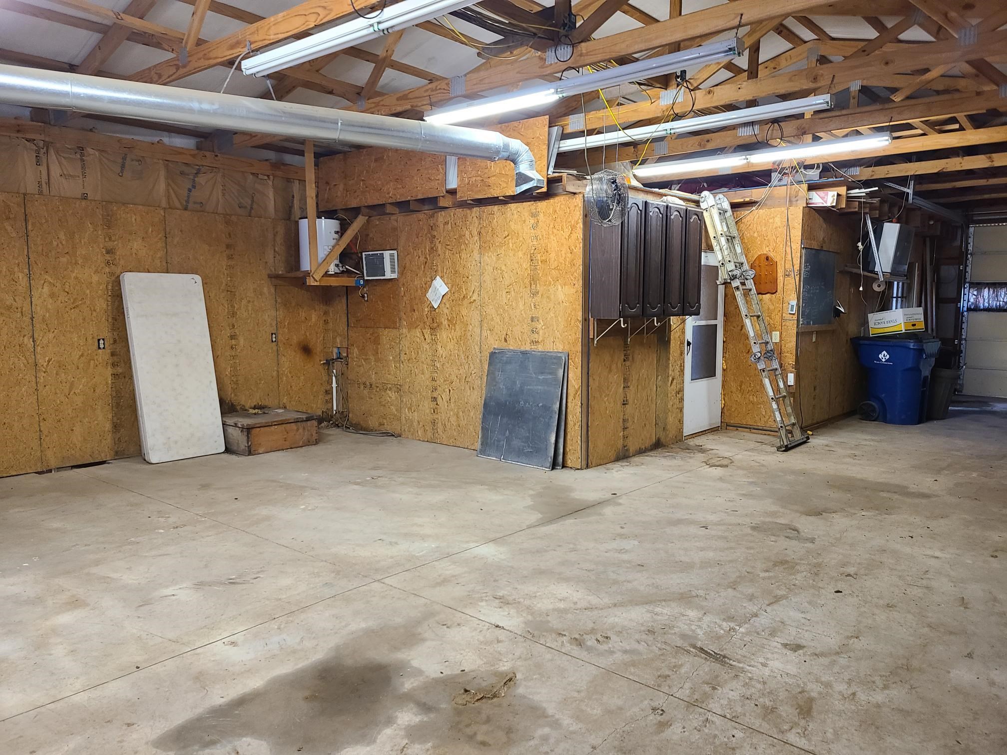 422 W Main St Property Photo 19