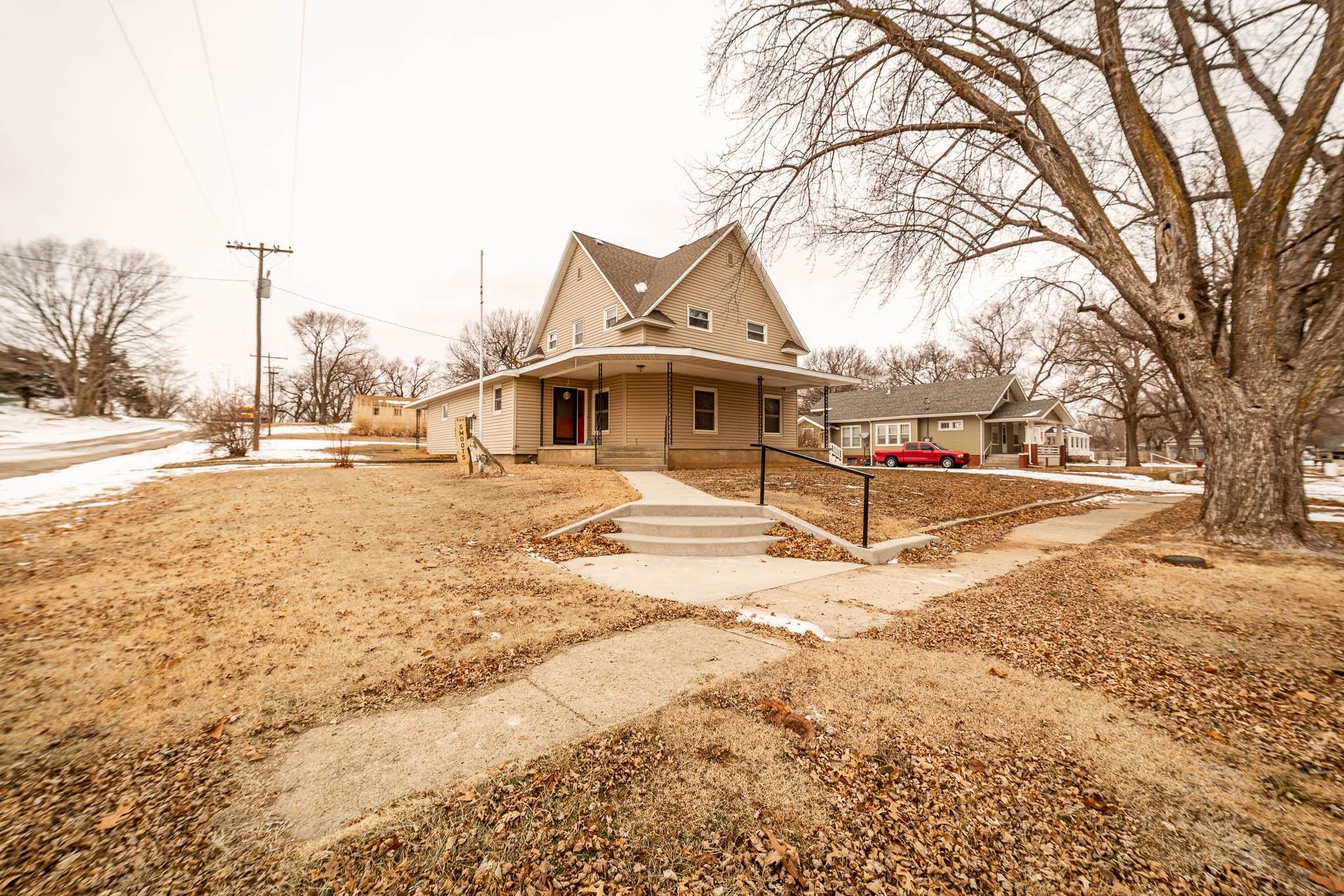 602 Locust St Property Photo