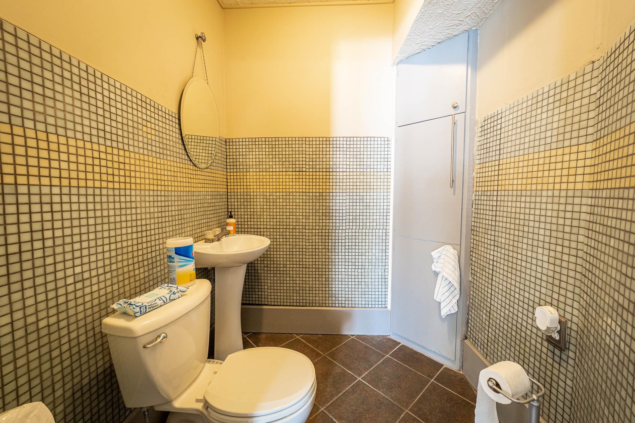444 W 9th St Property Photo 8