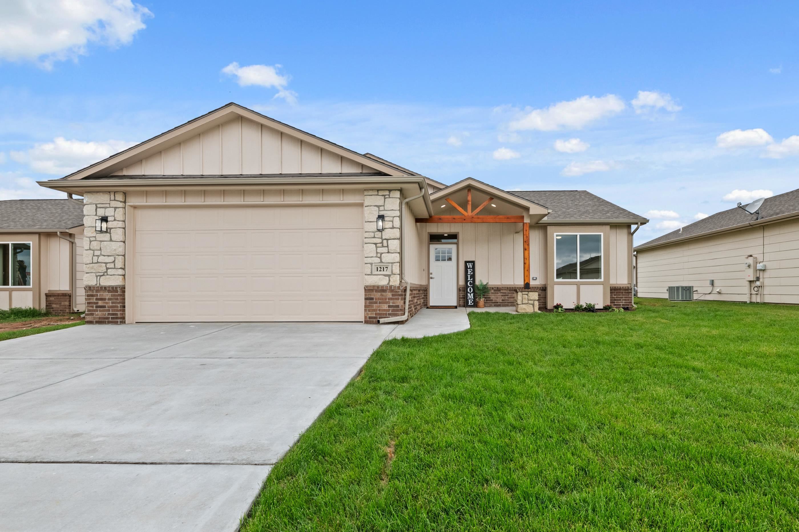 1217 E Park Glen Ct Property Photo 1