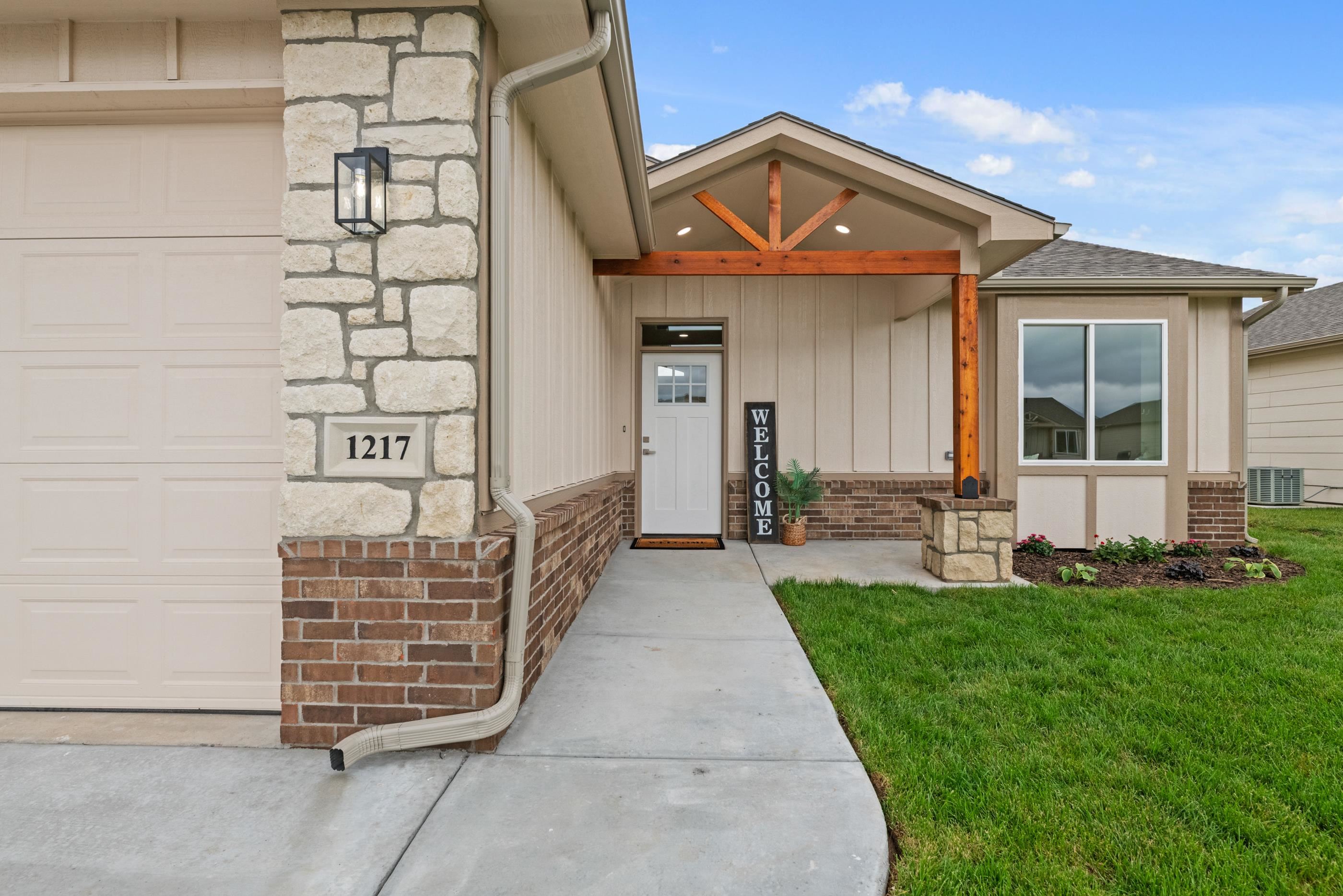 1217 E Park Glen Ct Property Photo 3