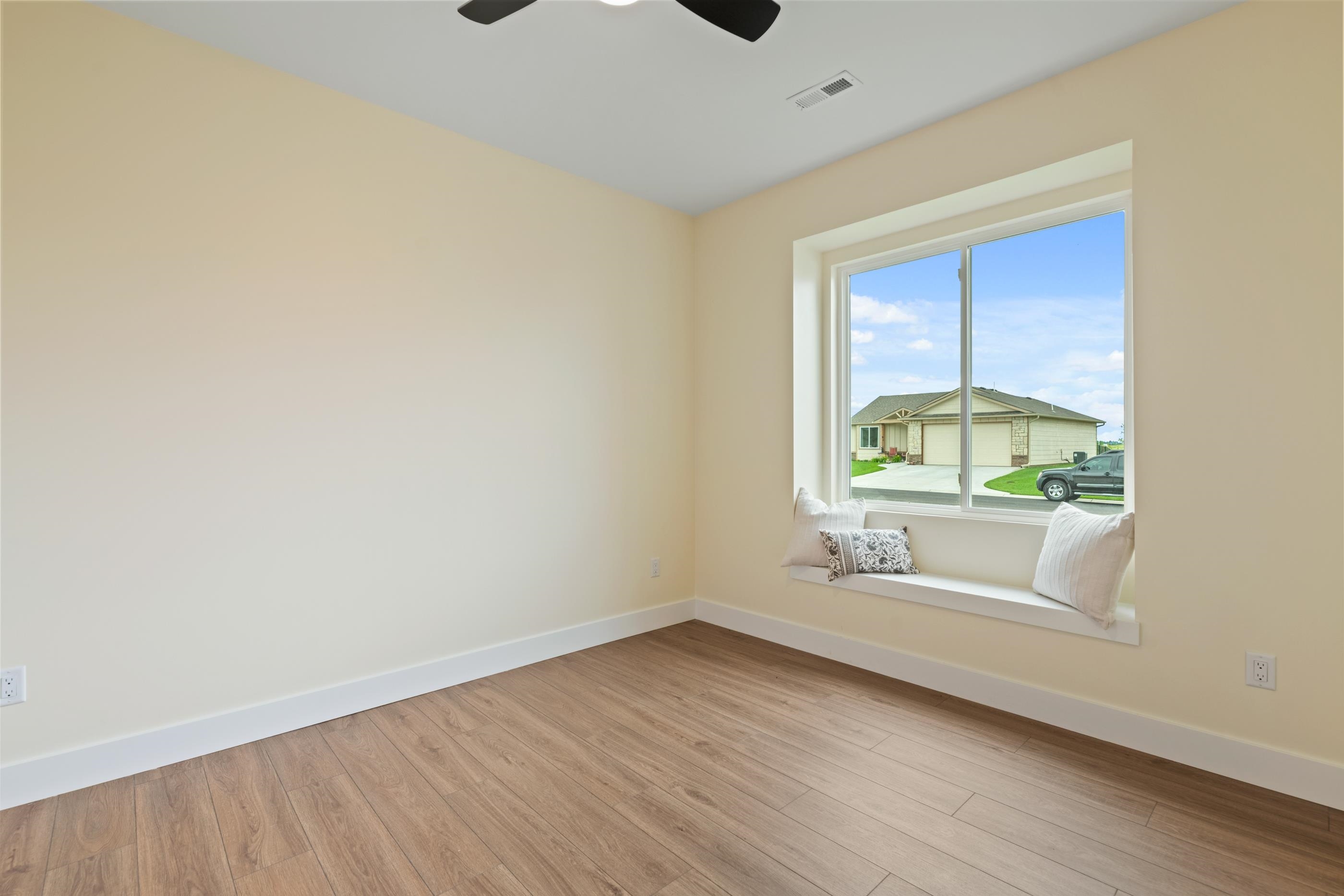 1217 E Park Glen Ct Property Photo 20