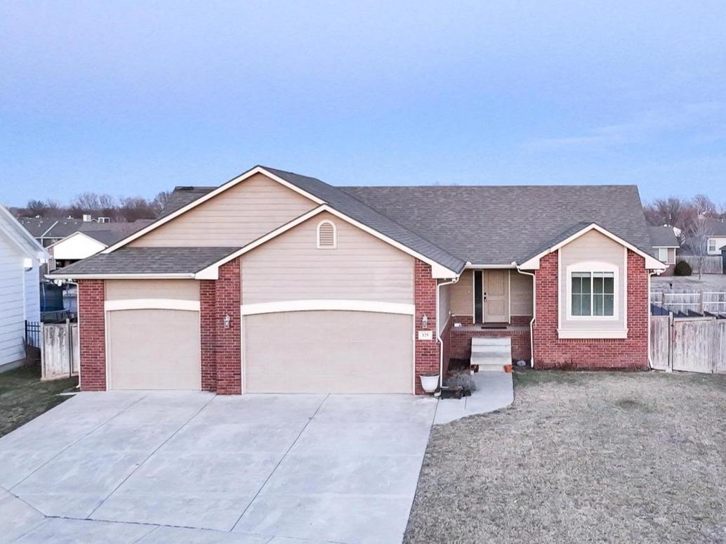 125 Springlake Dr Property Photo