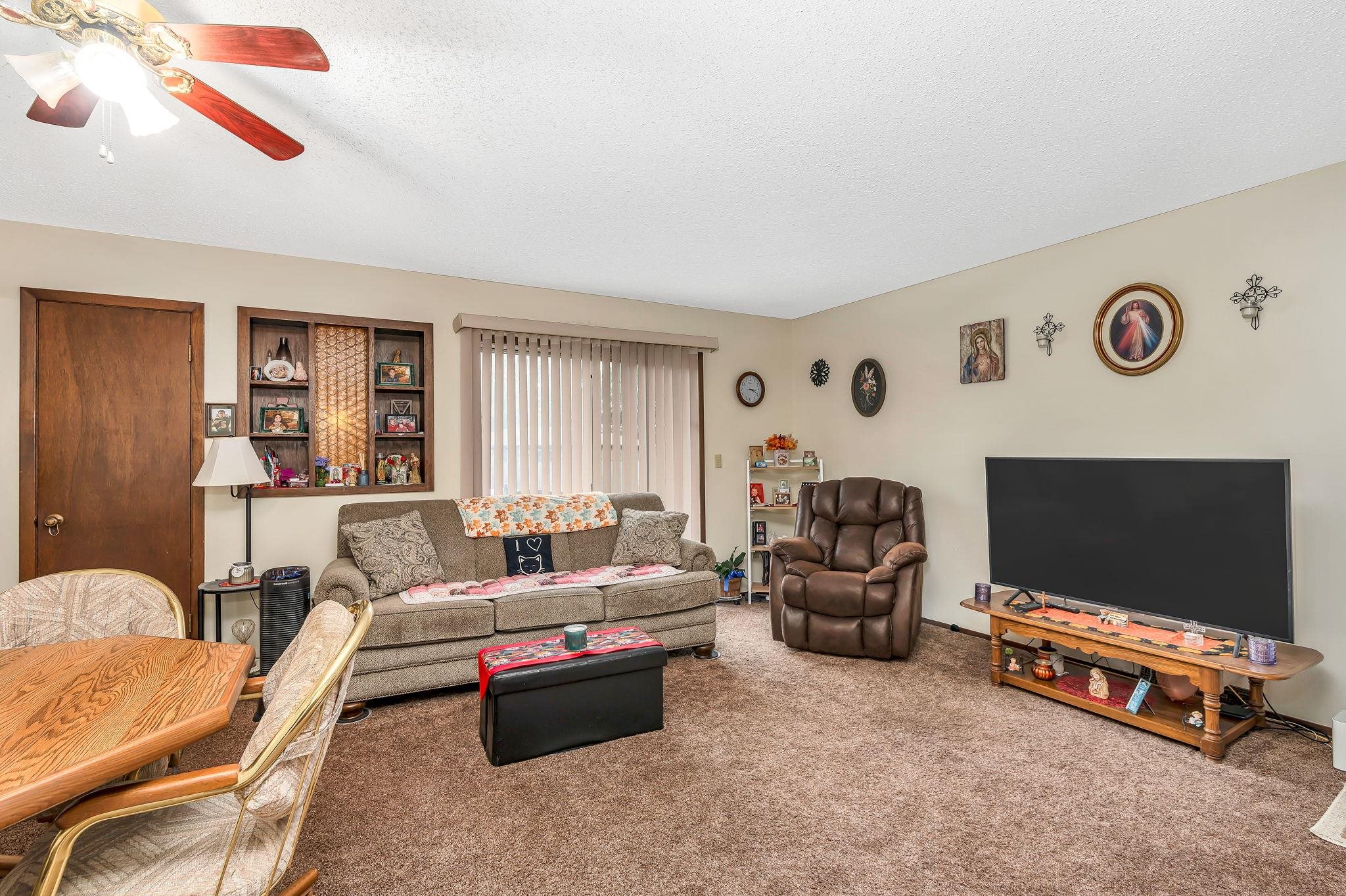641-643 N Country Acres Property Photo 5