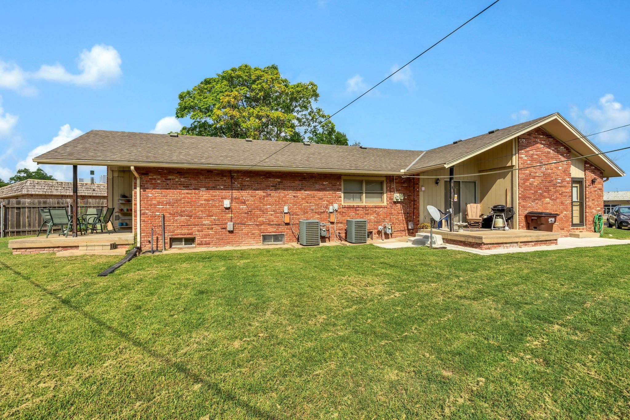 641-643 N Country Acres Property Photo 16