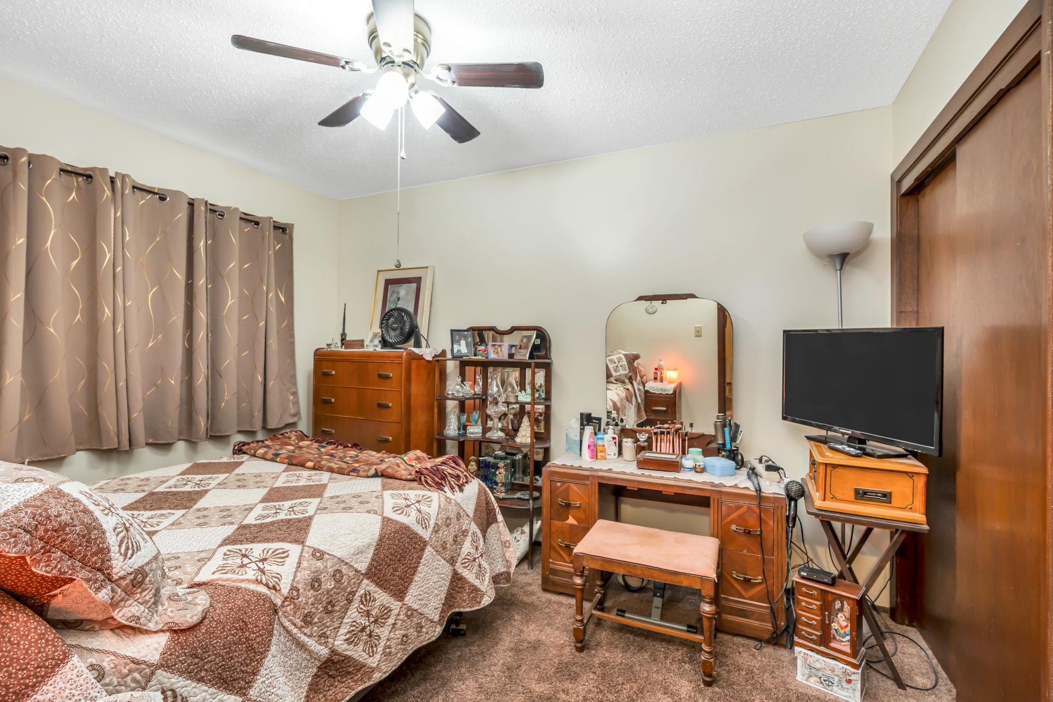 641-643 N Country Acres Property Photo 24