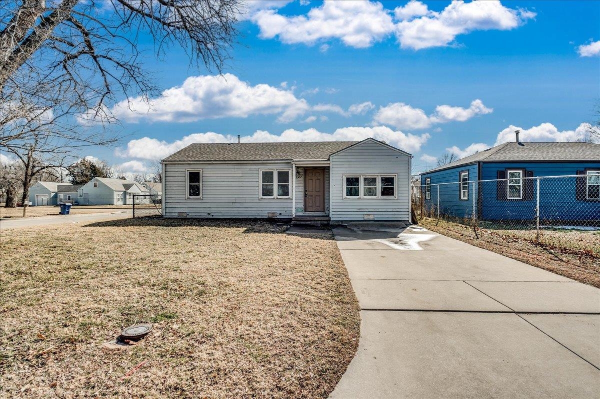 1927 E Mcfarland St Property Photo