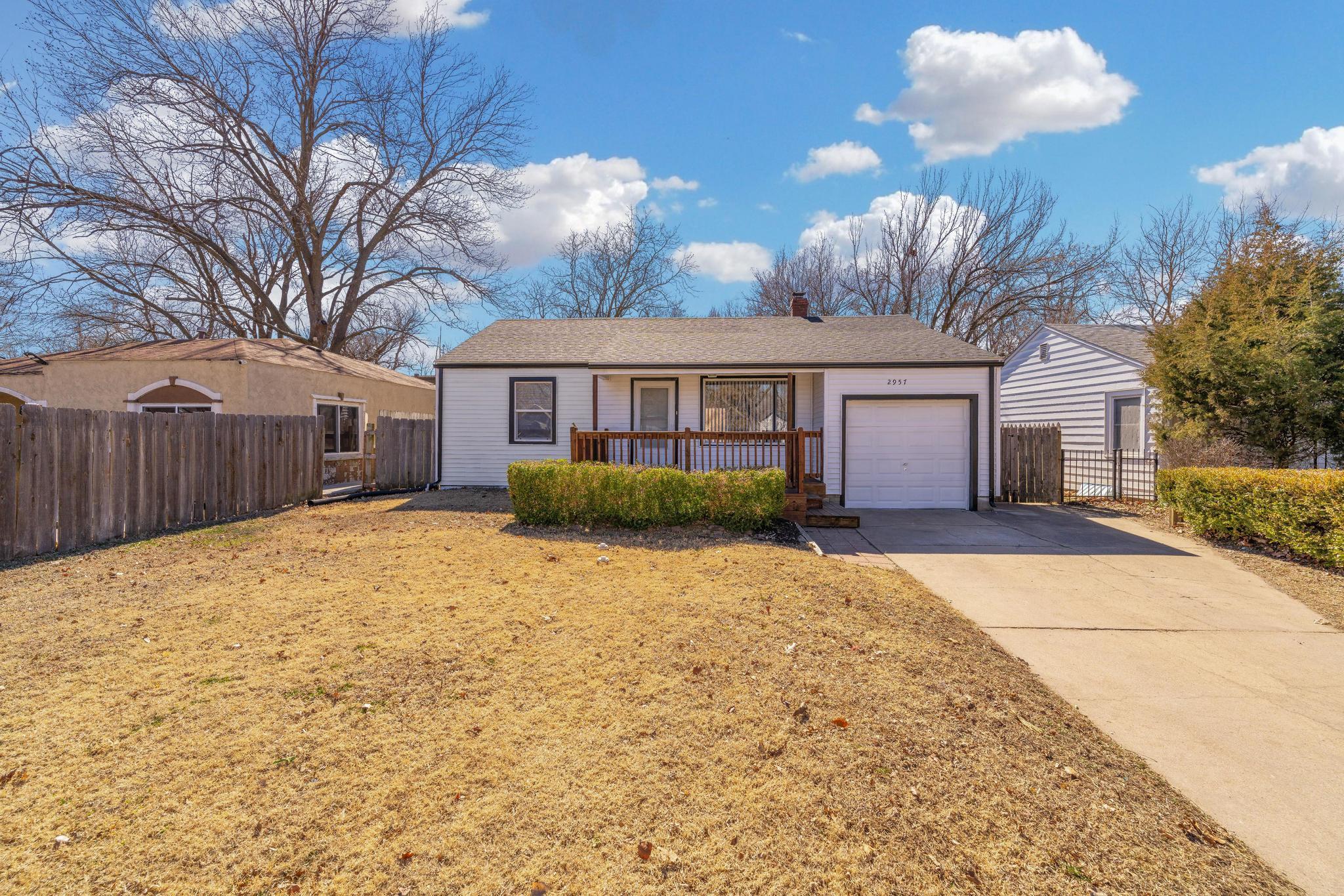 2957 E Glen Oaks Property Photo