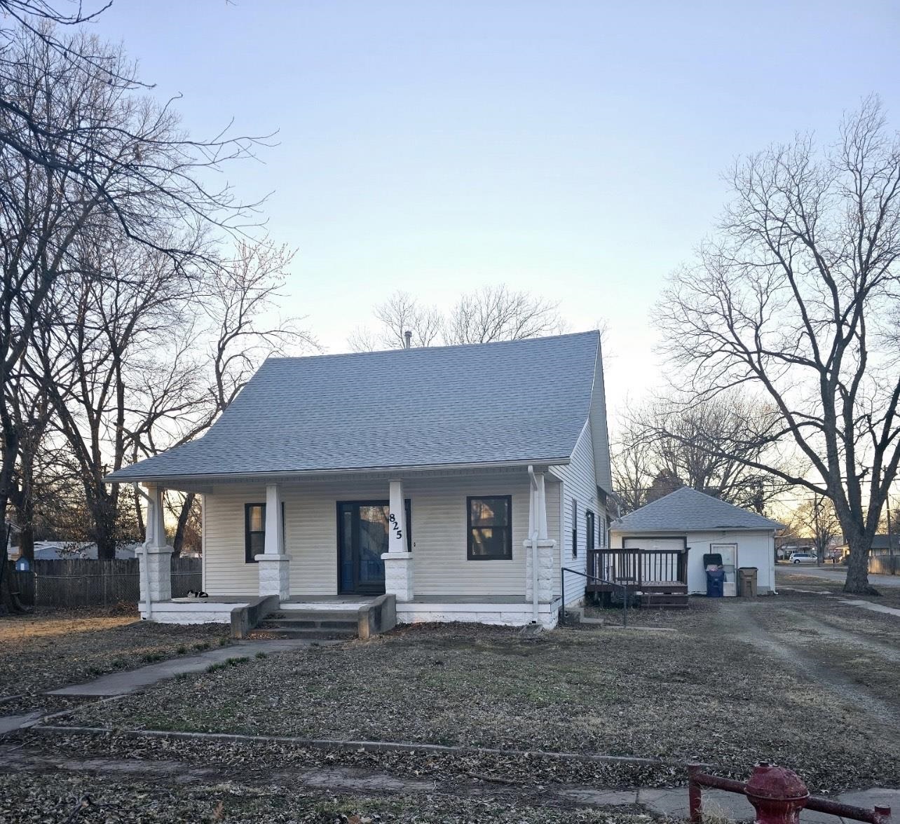 825 N Linden Property Photo