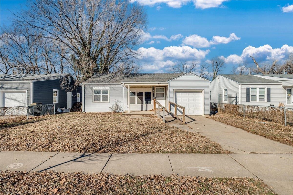 1329 N Spruce Ave Property Photo