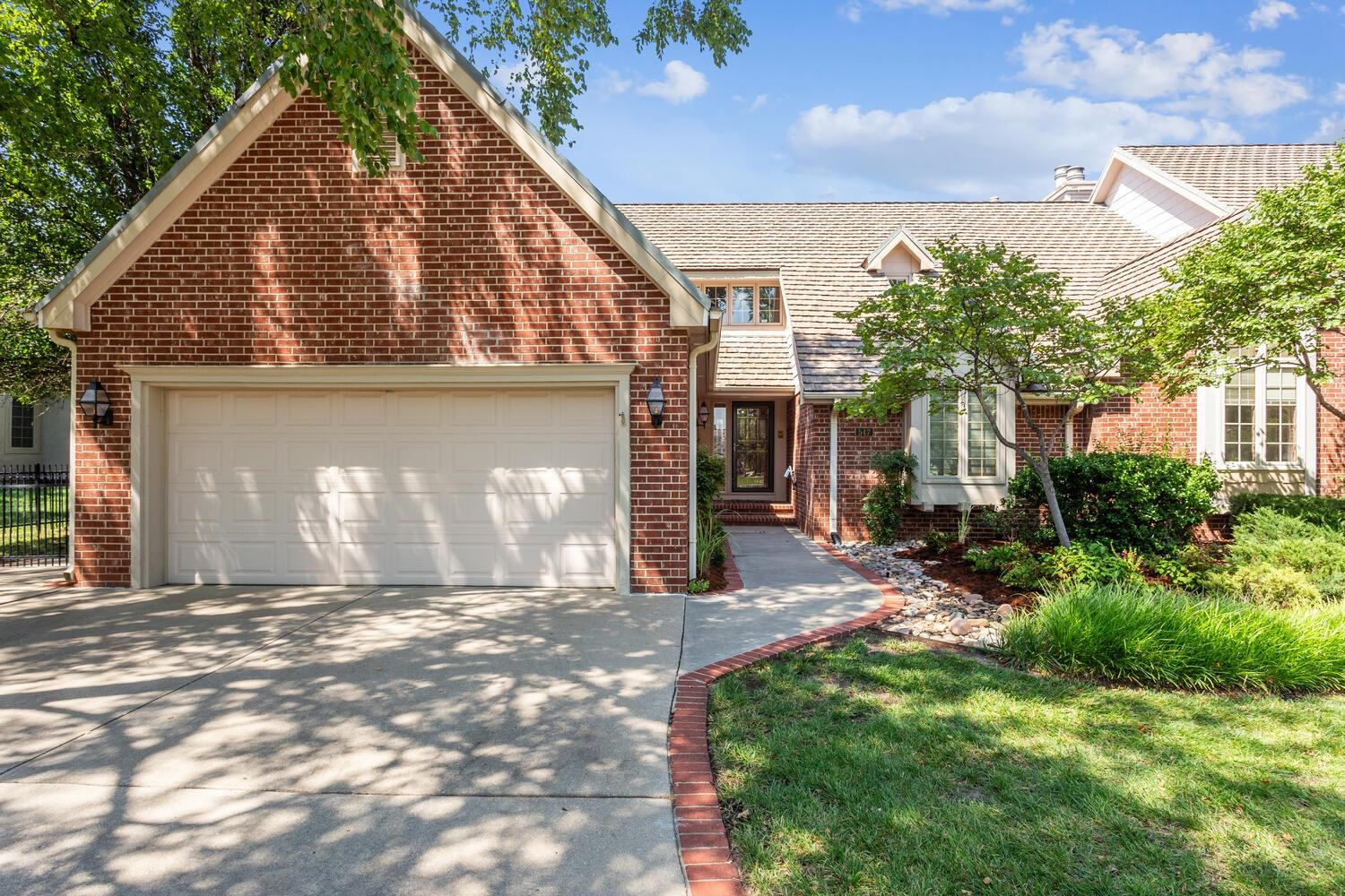 547 N Turnberry Cir Property Photo