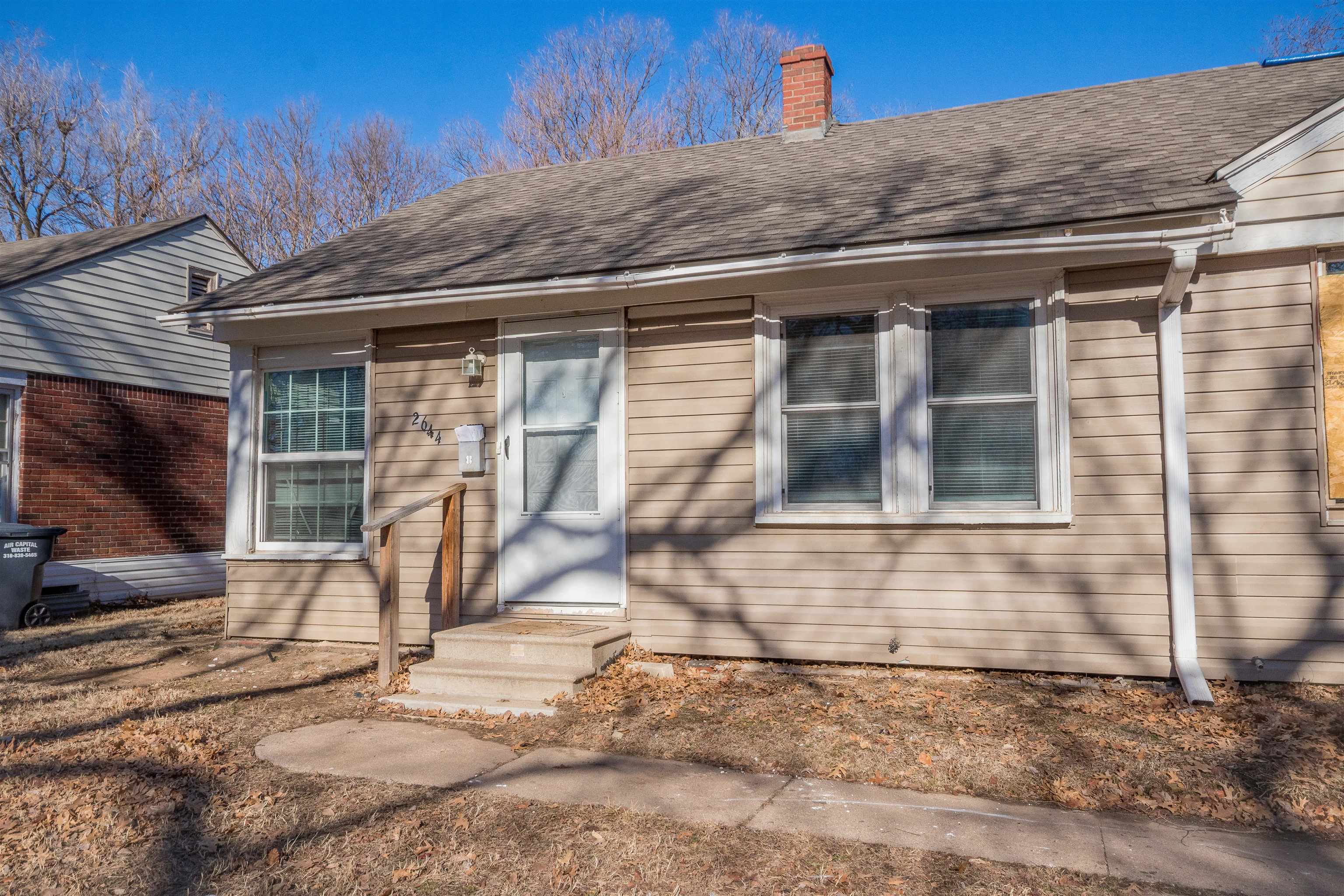 2644-2646 E Grail St Property Photo 3
