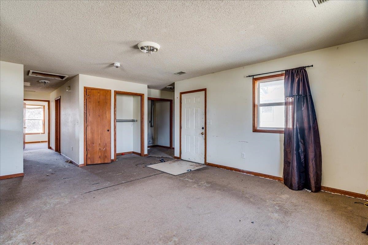 2511 N Chautauqua Ave Property Photo 3
