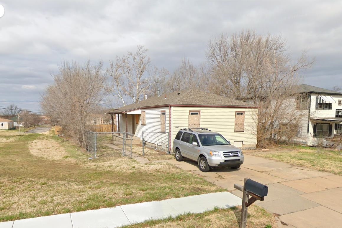 1947 N Chautauqua Ave Property Photo
