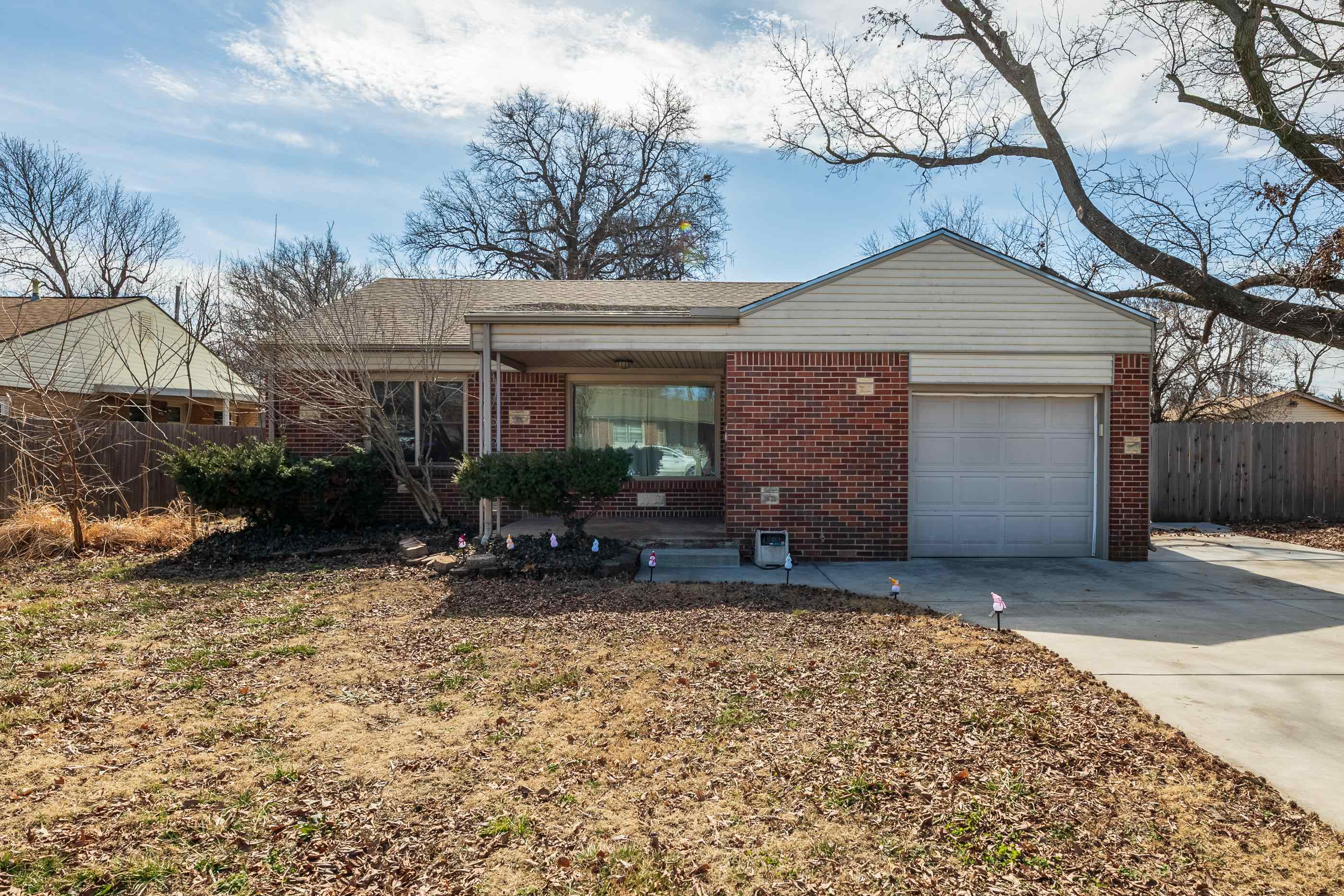 301 W Hunter Property Photo