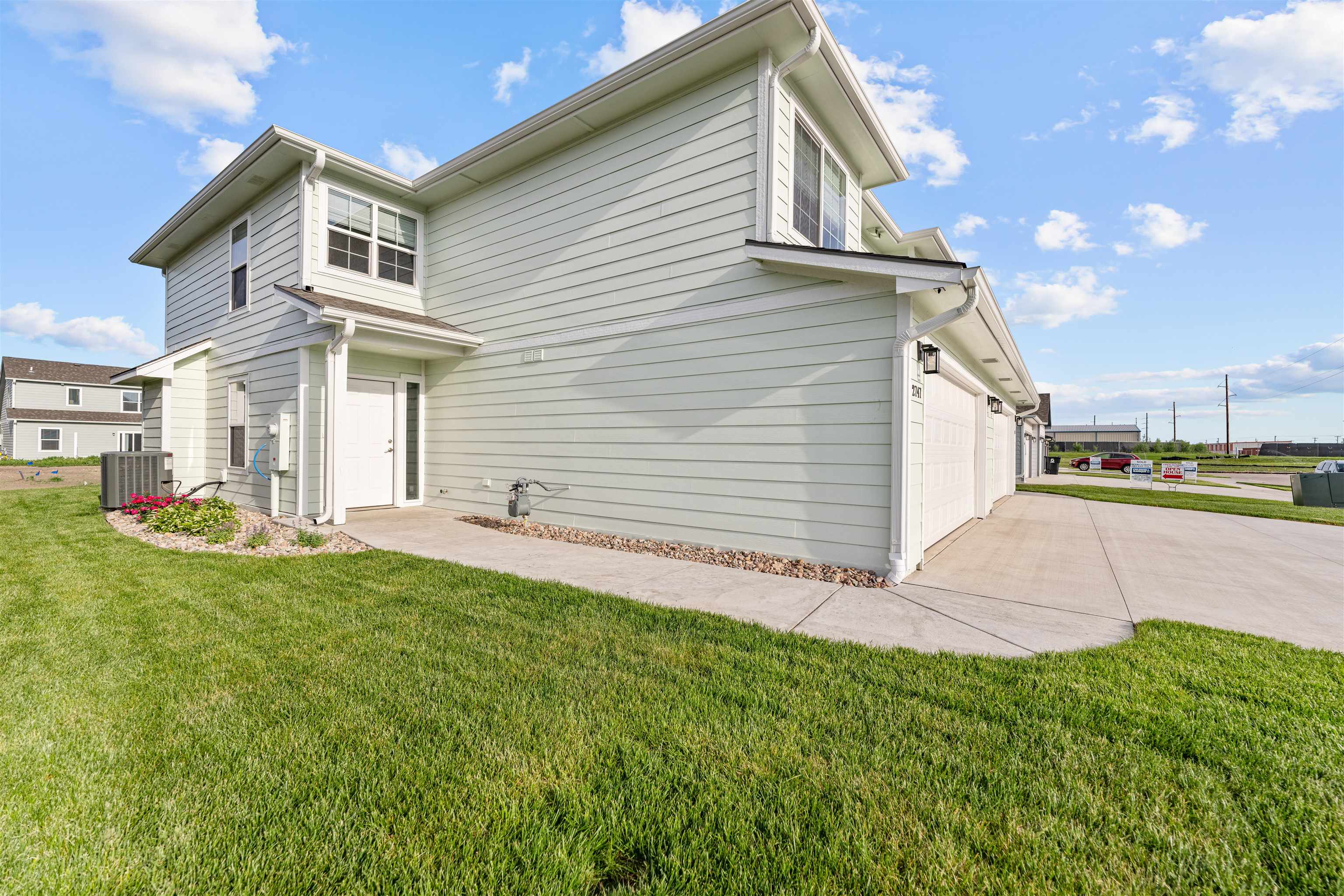 2747 Tim Rogers Ln Property Photo 2