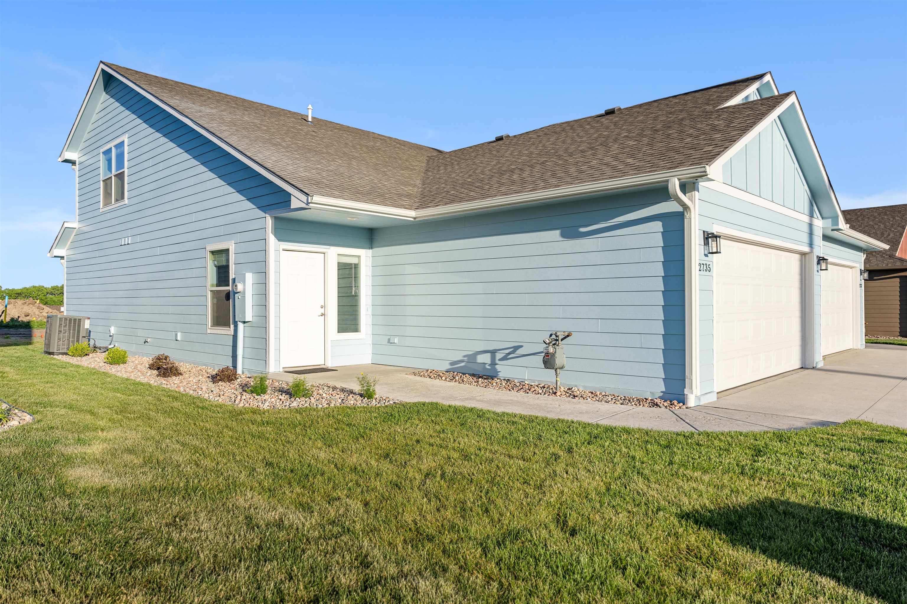 2735 Tim Rogers Ln Property Photo 2