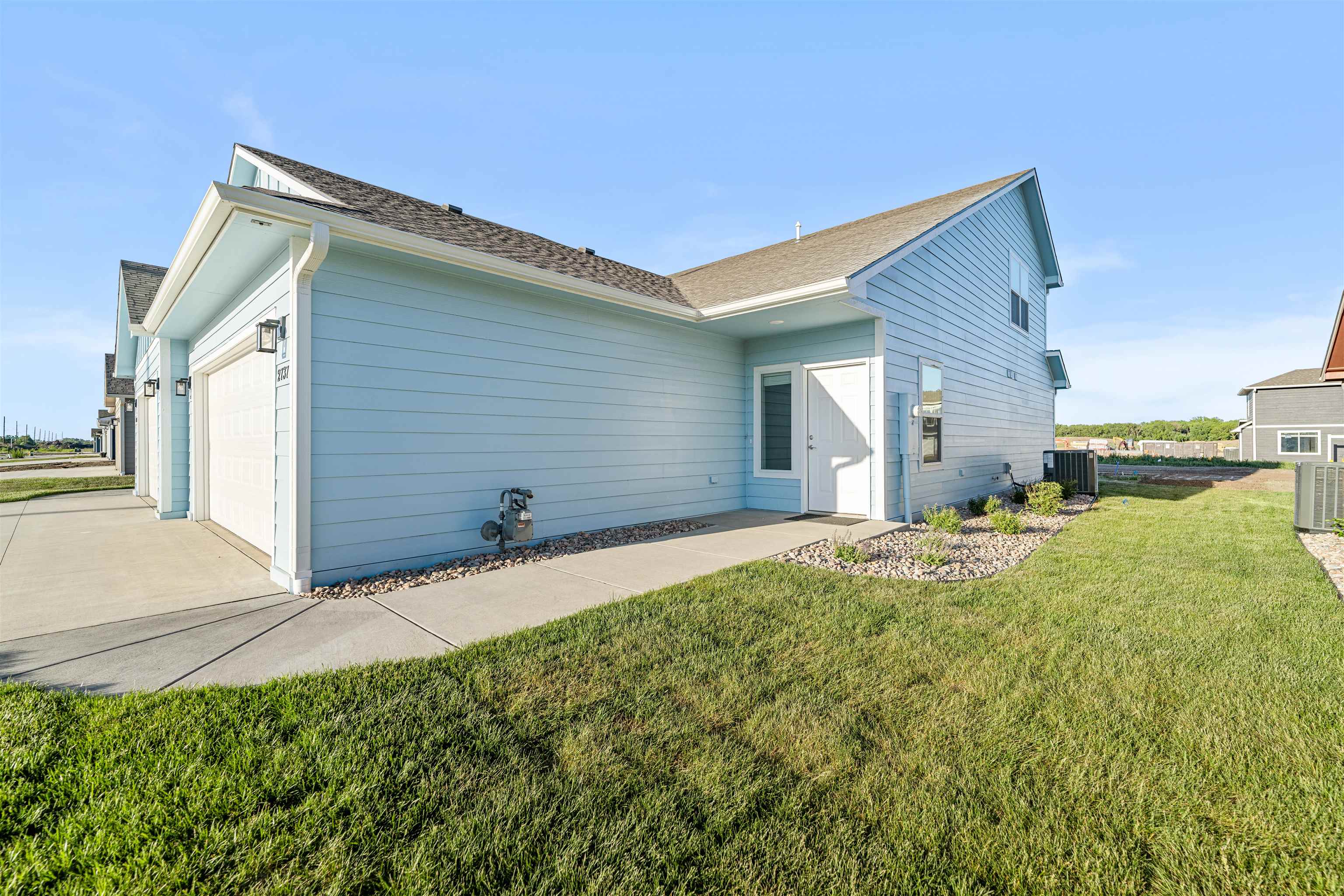 2737 Tim Rogers Ln Property Photo 2