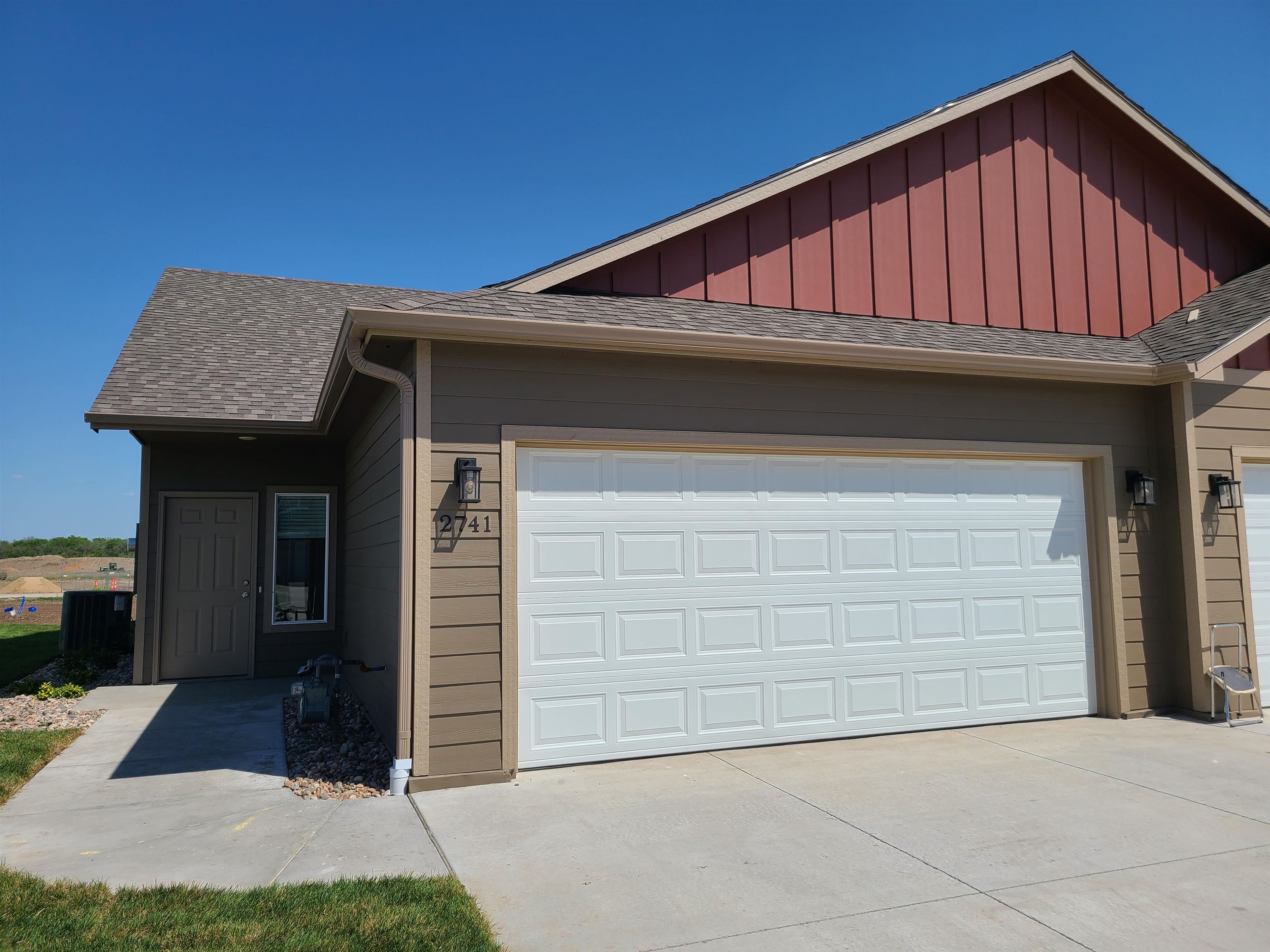 2741 Tim Rogers Ln Property Photo 1