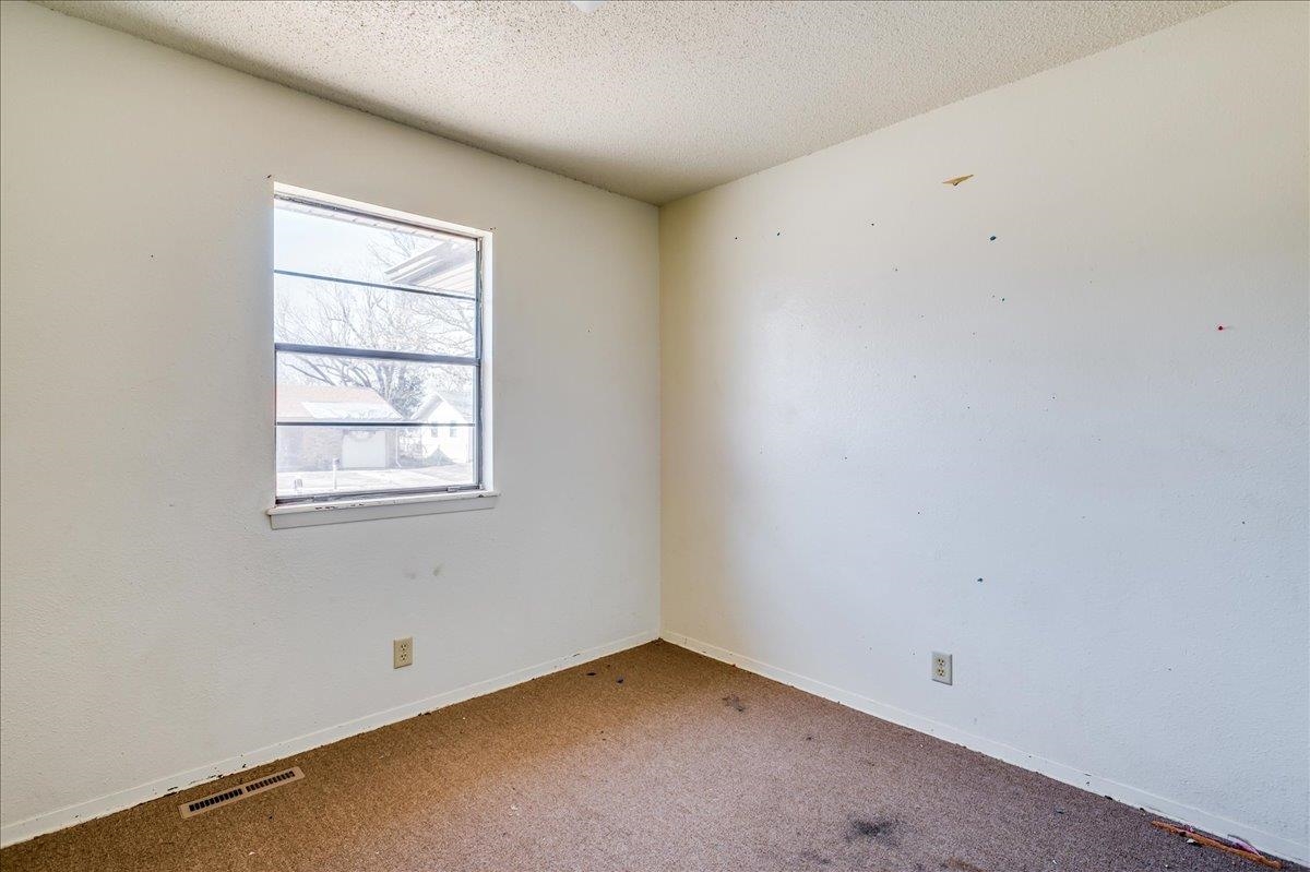 2640 N Gentry Property Photo 4