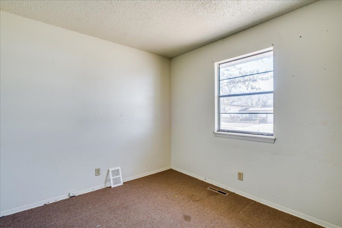 2640 N Gentry Property Photo 5