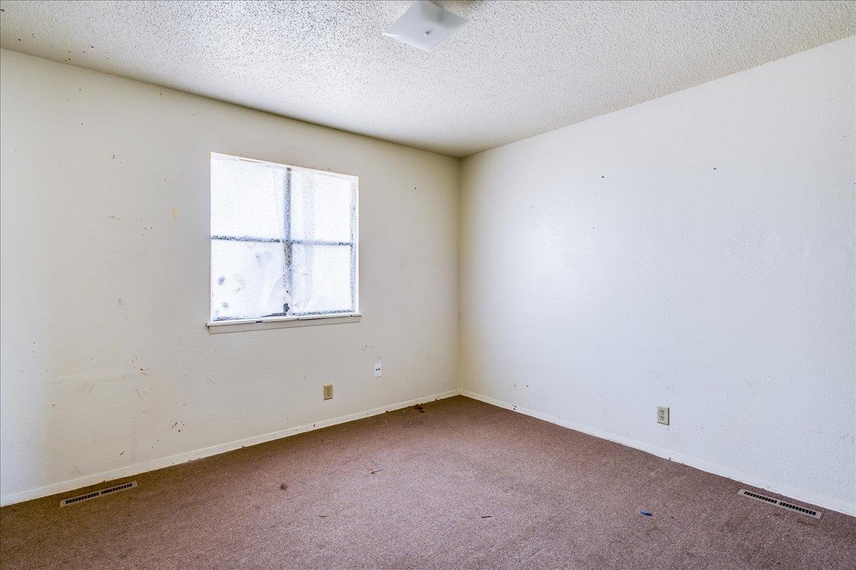 2640 N Gentry Property Photo 6