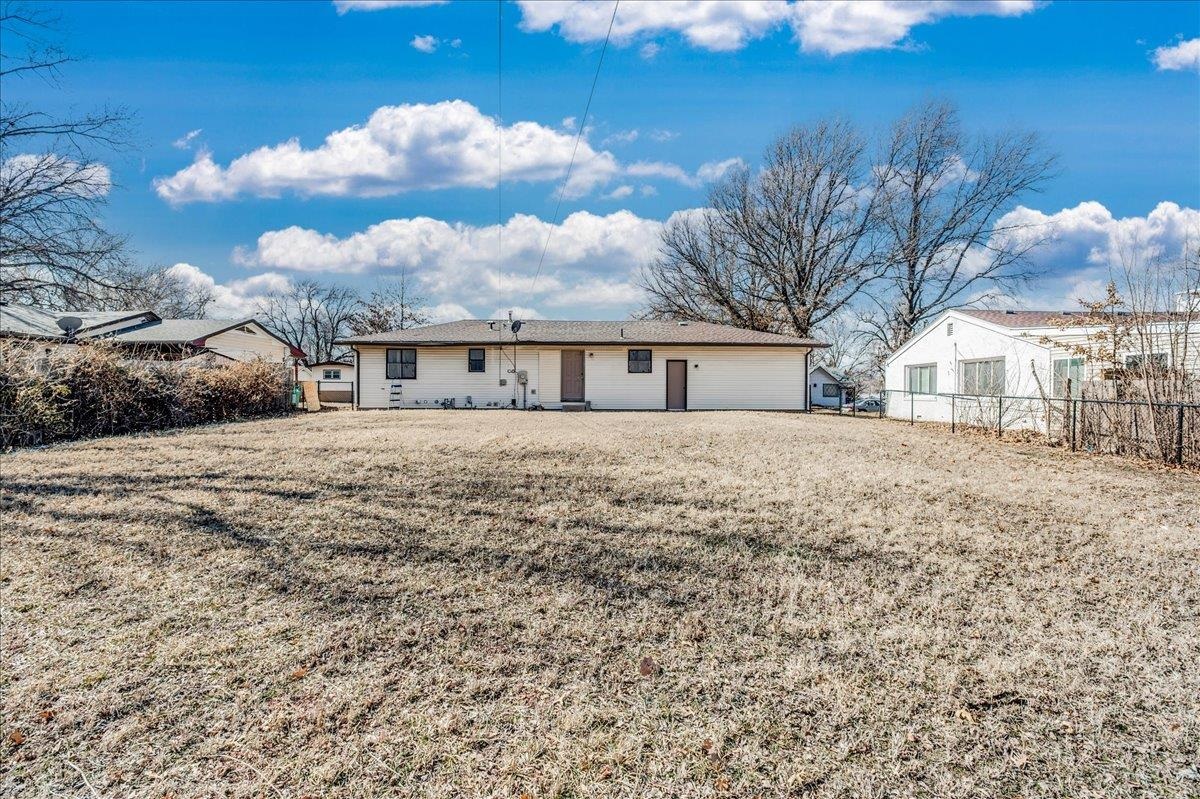 2640 N Gentry Property Photo 10