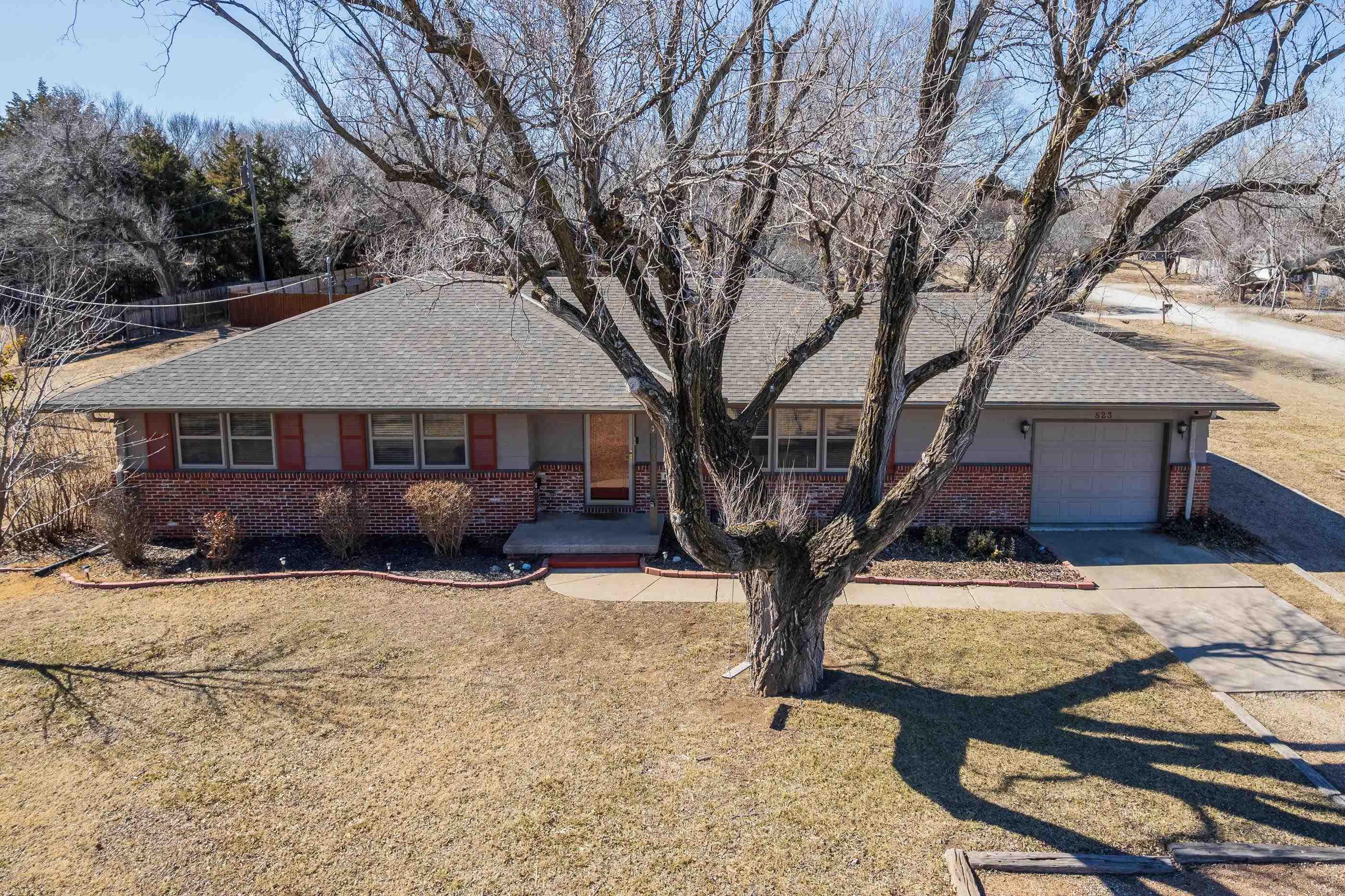 823 N Andover Rd Property Photo