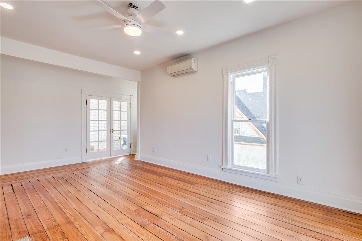 1136 N Market St Property Photo 24