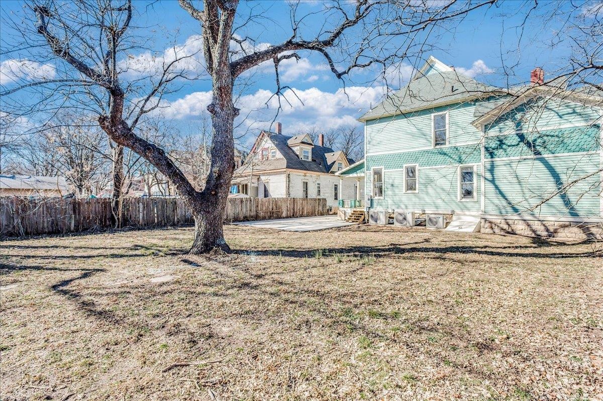 1136 N Market St Property Photo 34