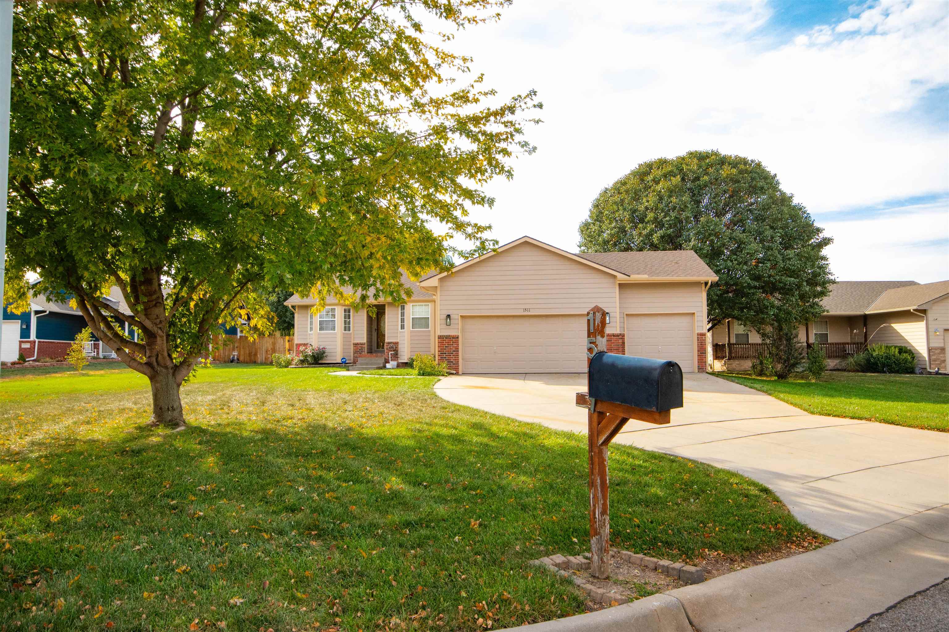 1511 E Village Estates Ct Property Photo