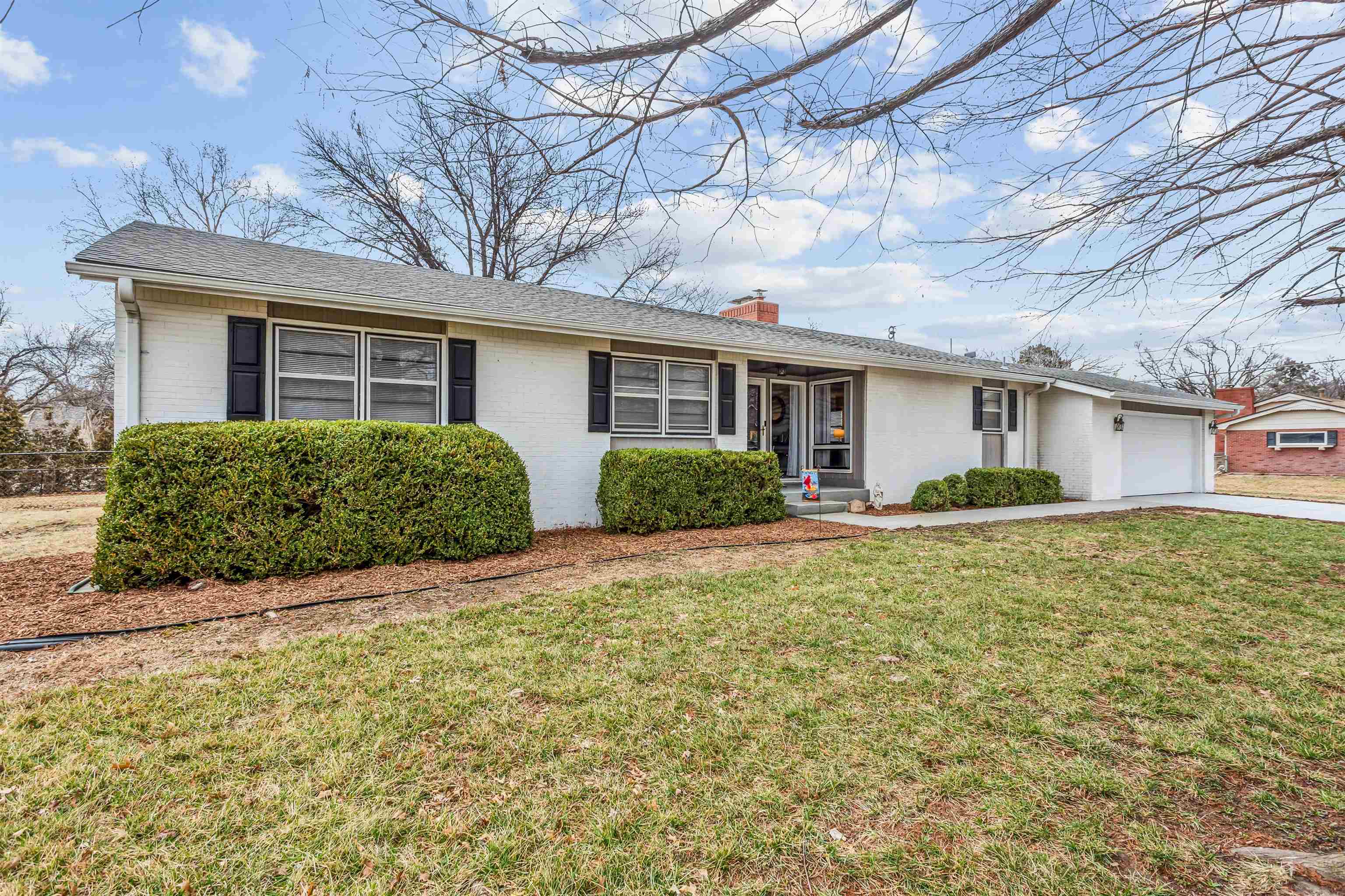 8404 E Peach Tree Ln Property Photo