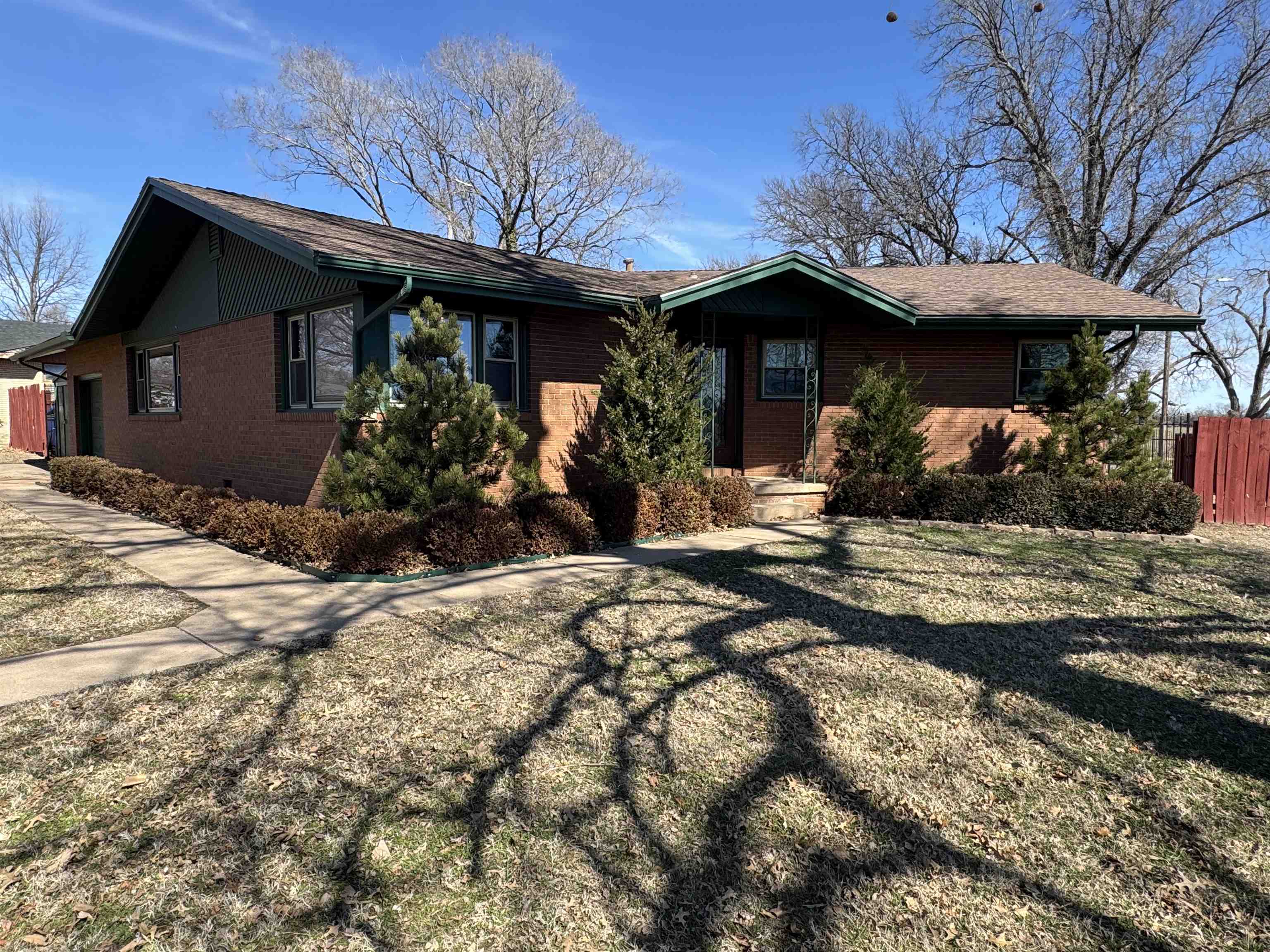 700 N Elm St Property Photo