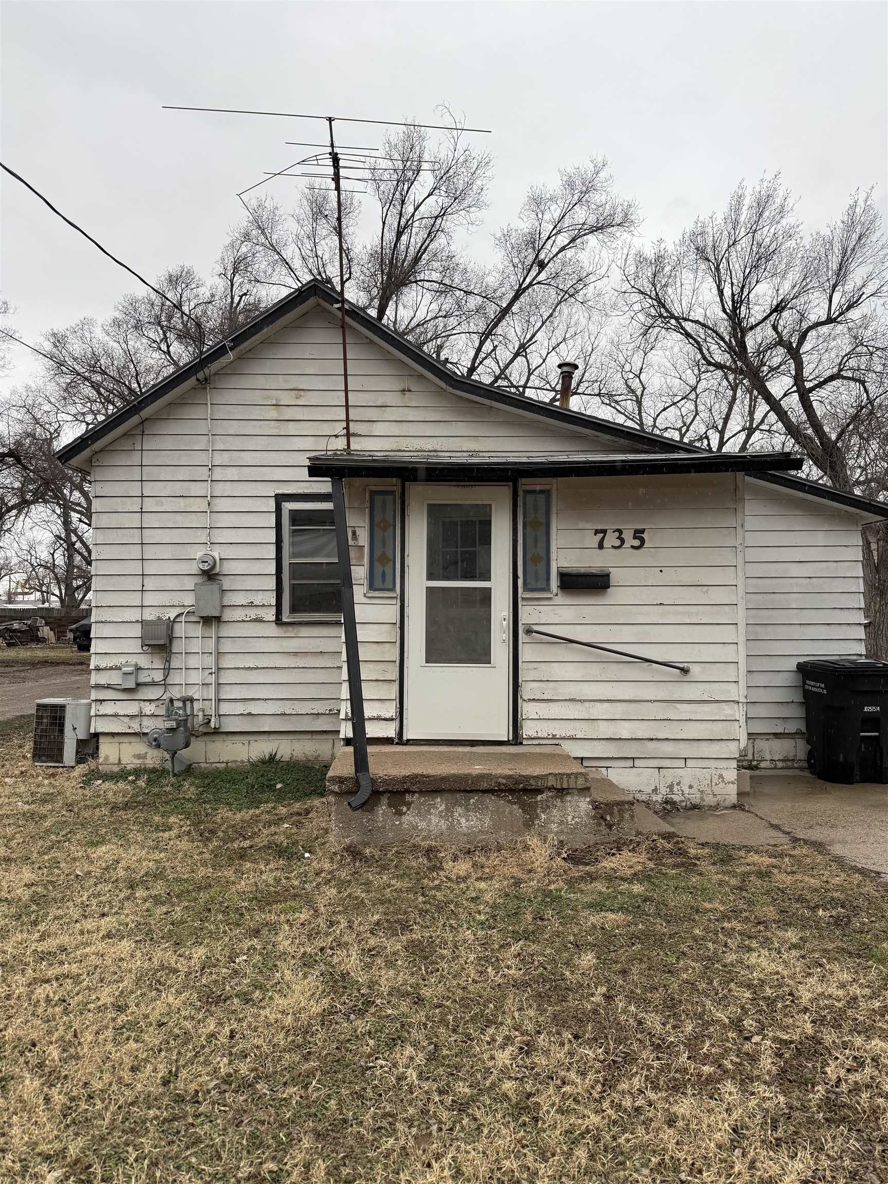 735 N Bluff Property Photo