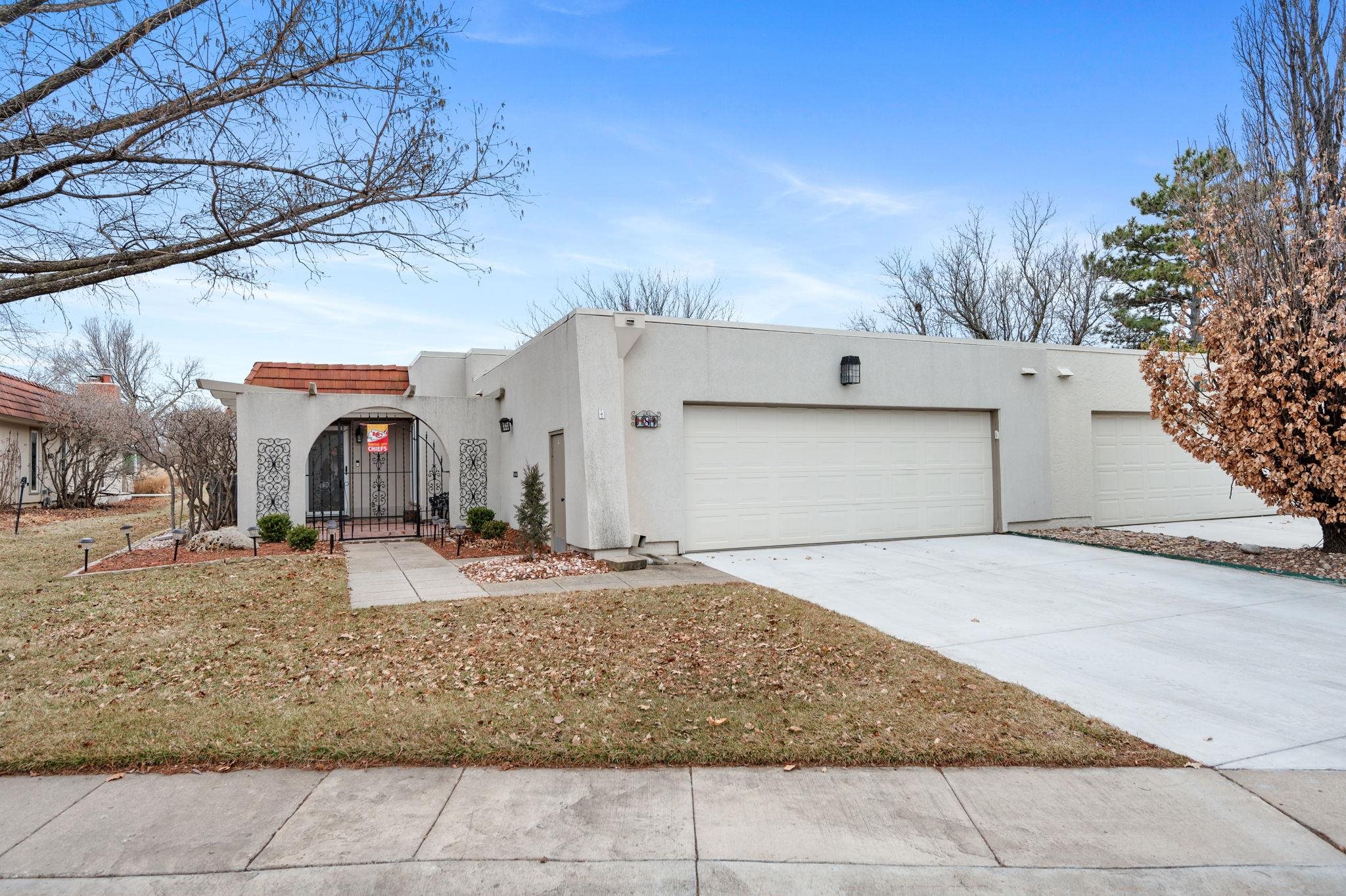 81 E Via Verde St Property Photo