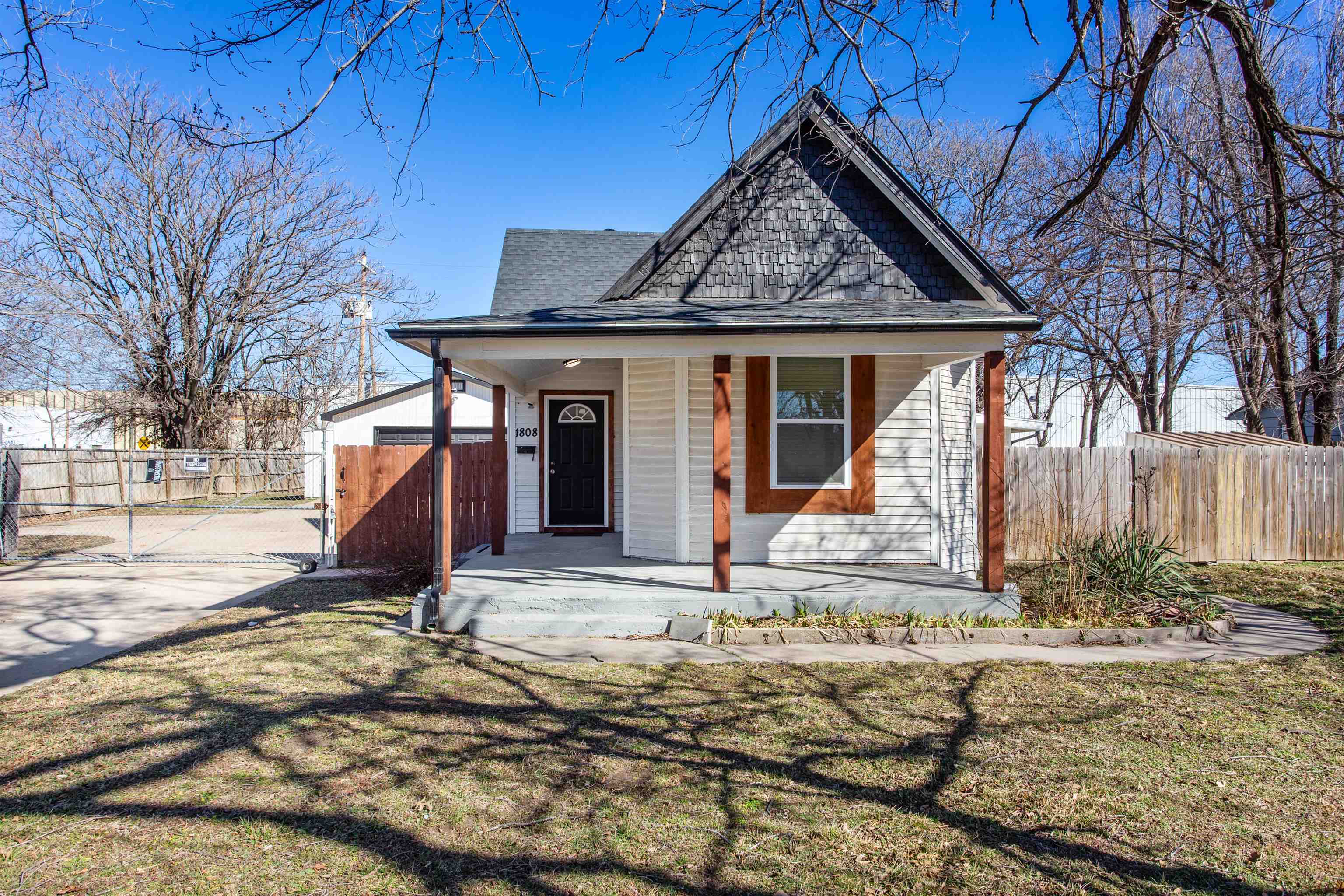 1808 S Santa Fe St Property Photo