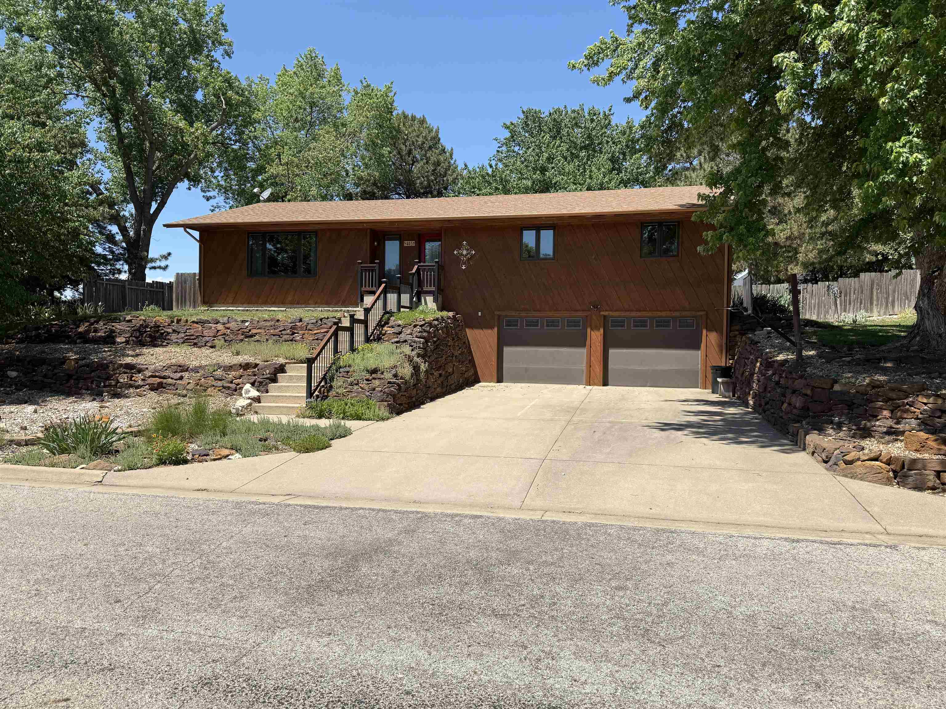 403 Bradley St Property Photo 1