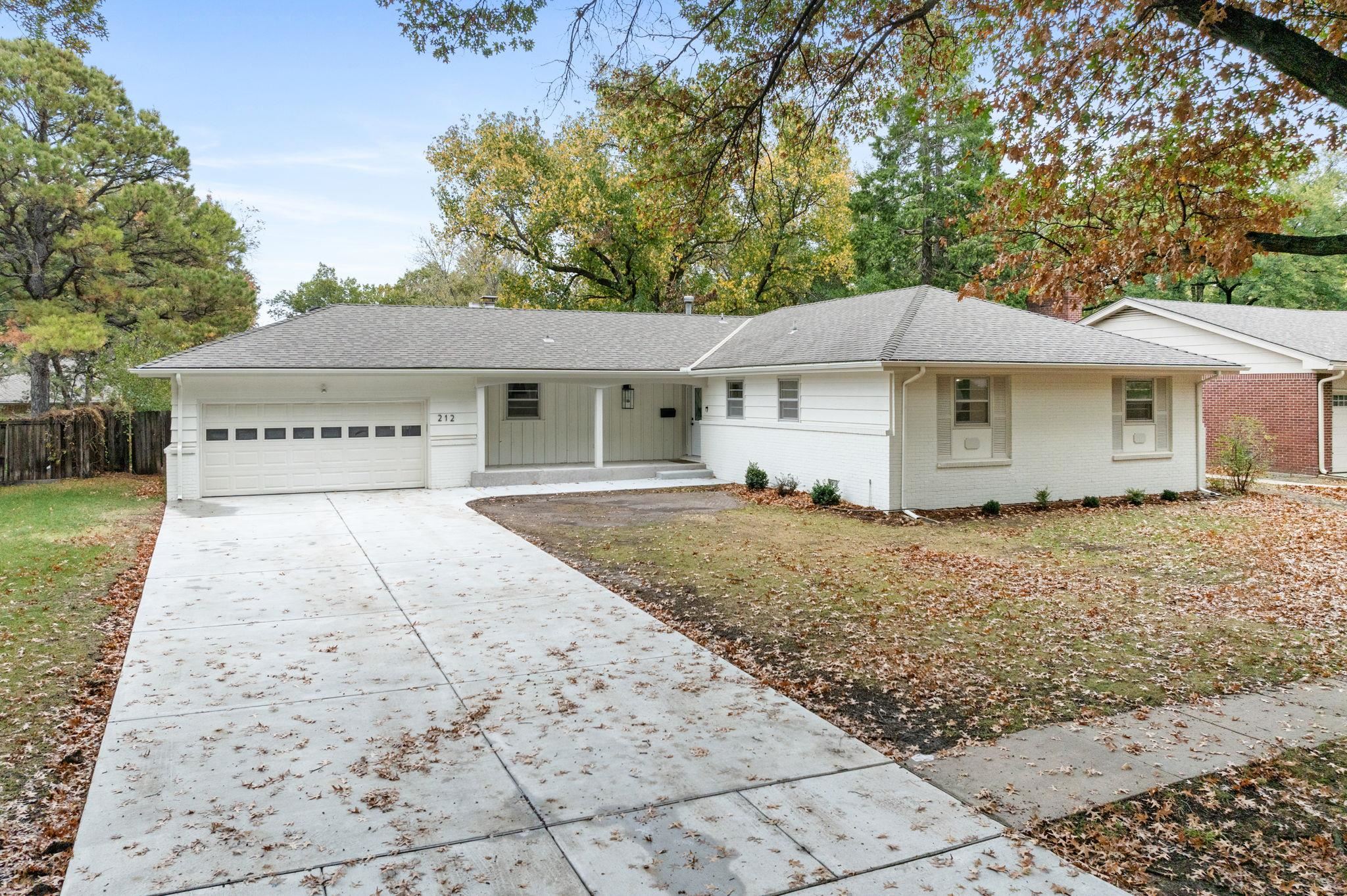 212 N Post Oak Rd Property Photo