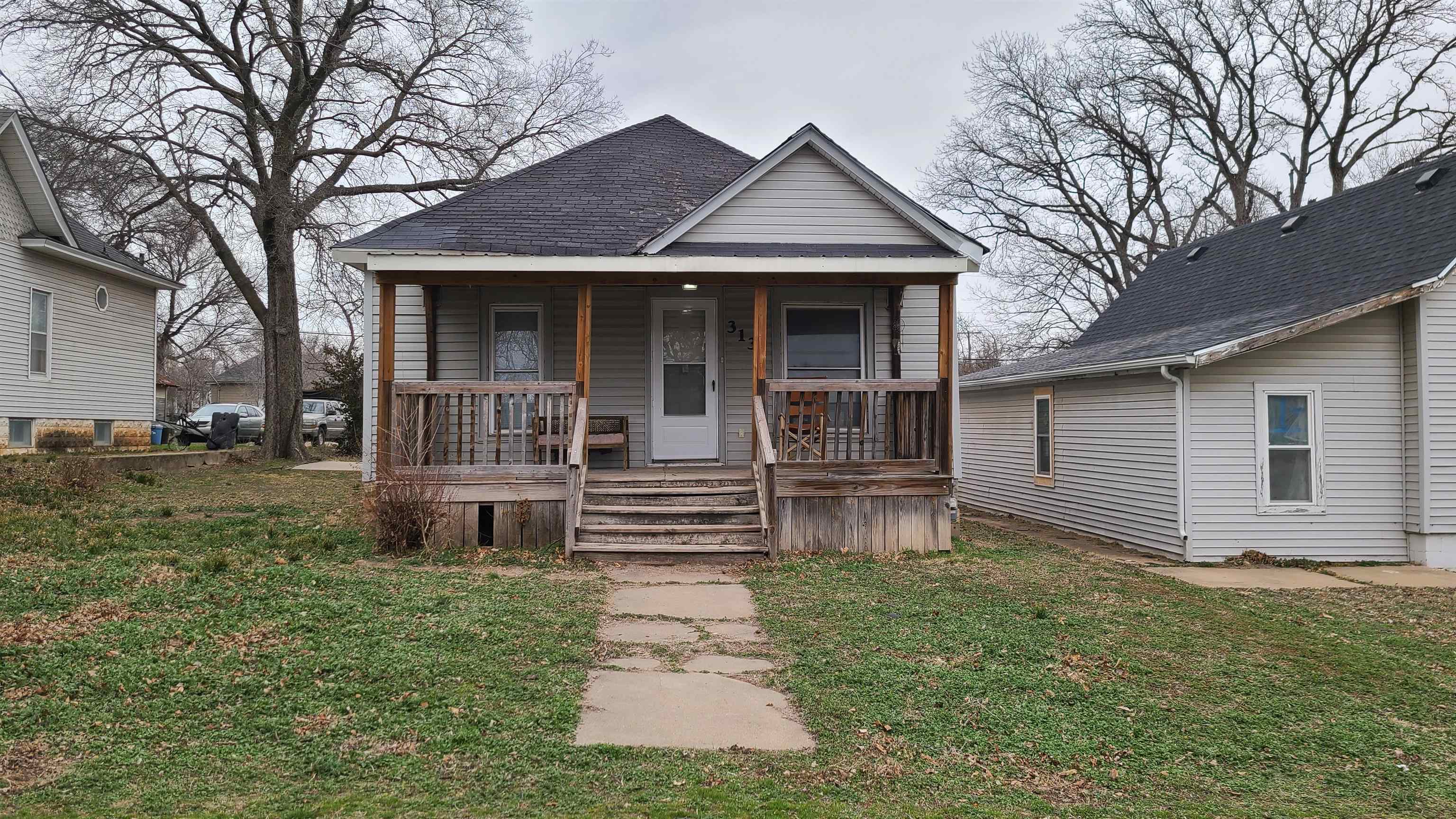 313 E Lincoln Ave Property Photo