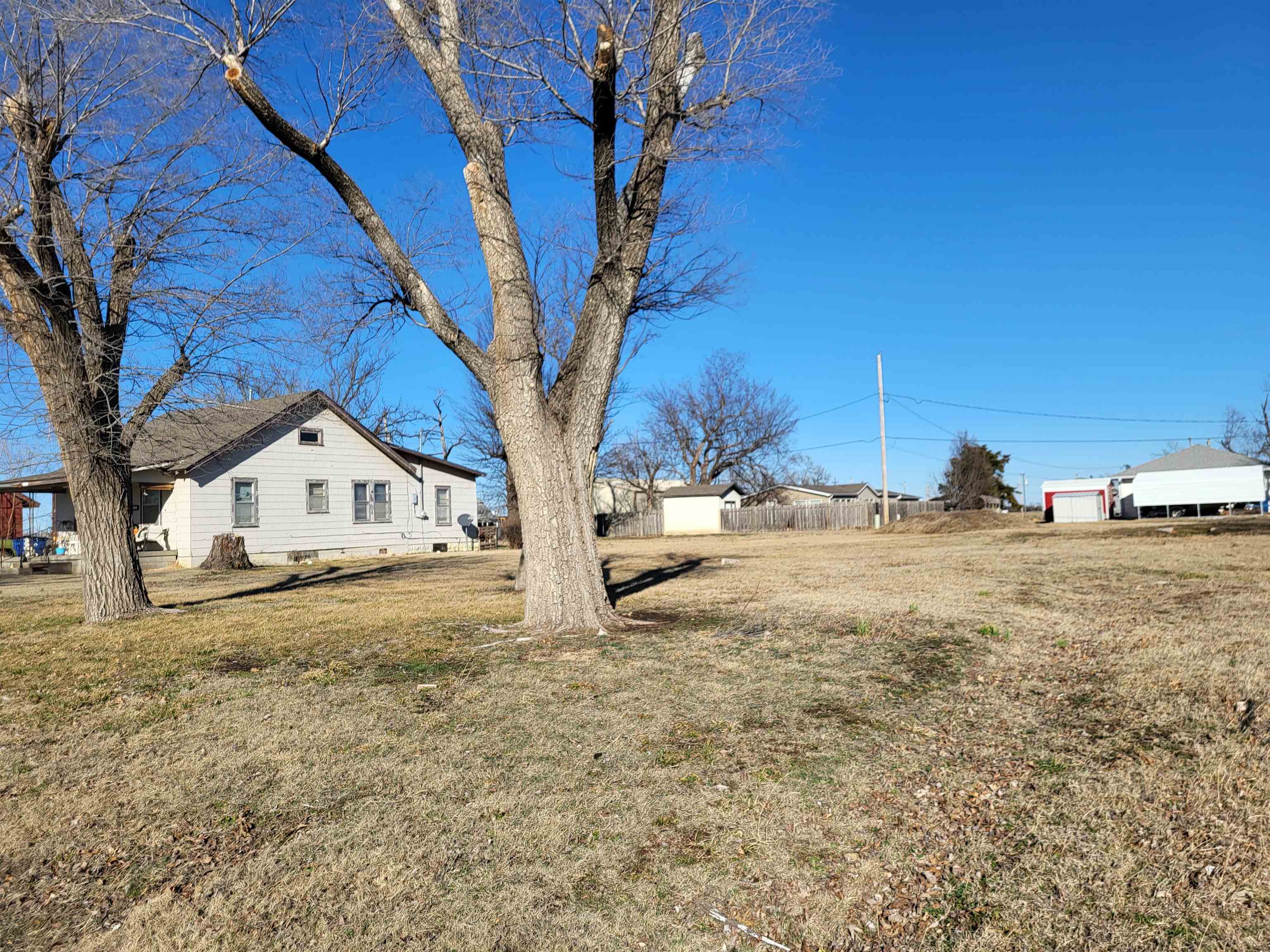 602 N Plum St Property Photo 3