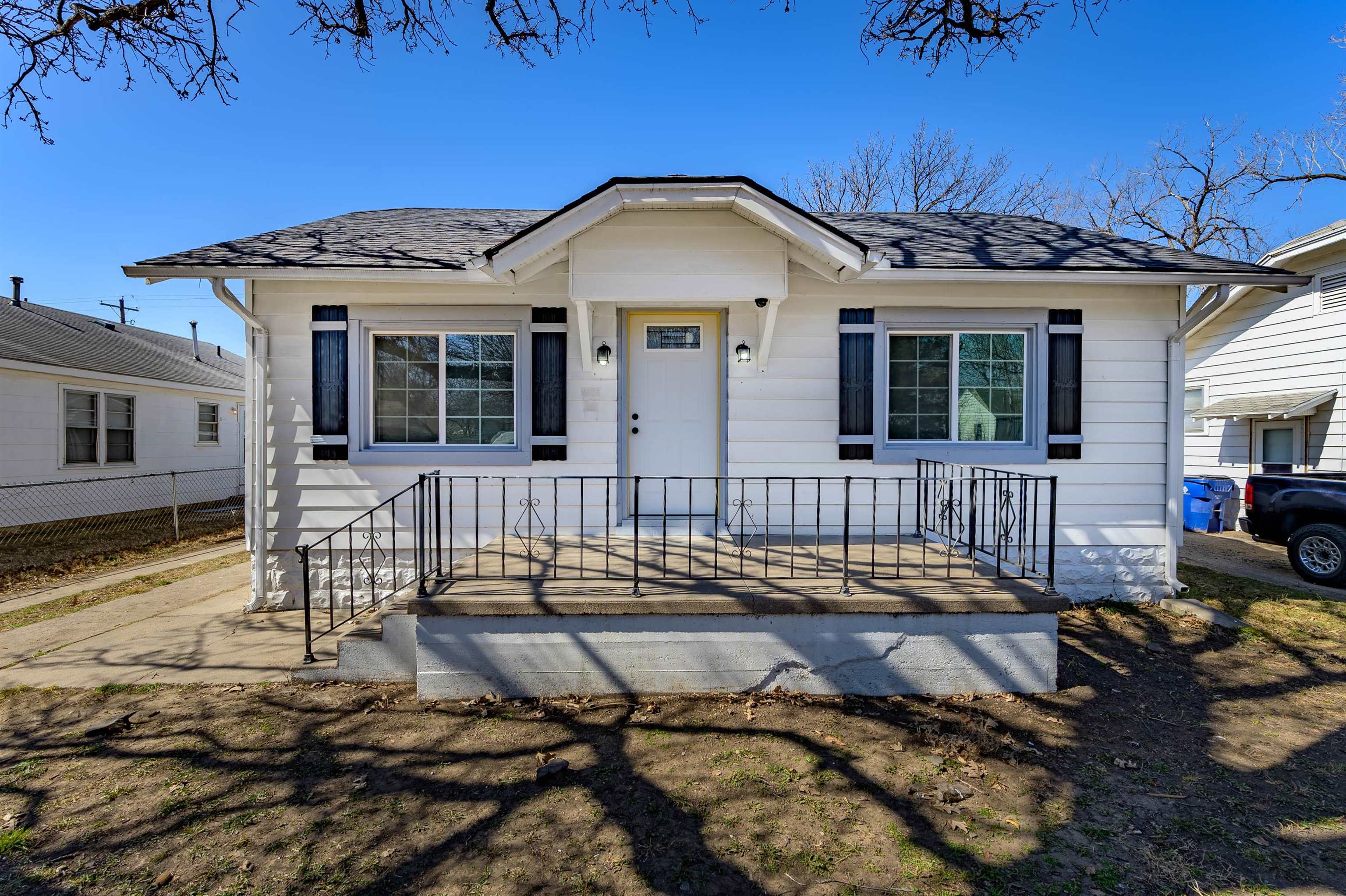 2039 S Mosley Ave. Property Photo