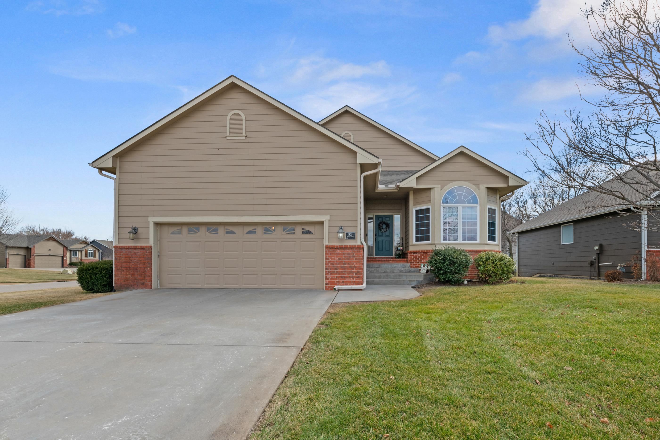 901 W Willow Creek St Property Photo